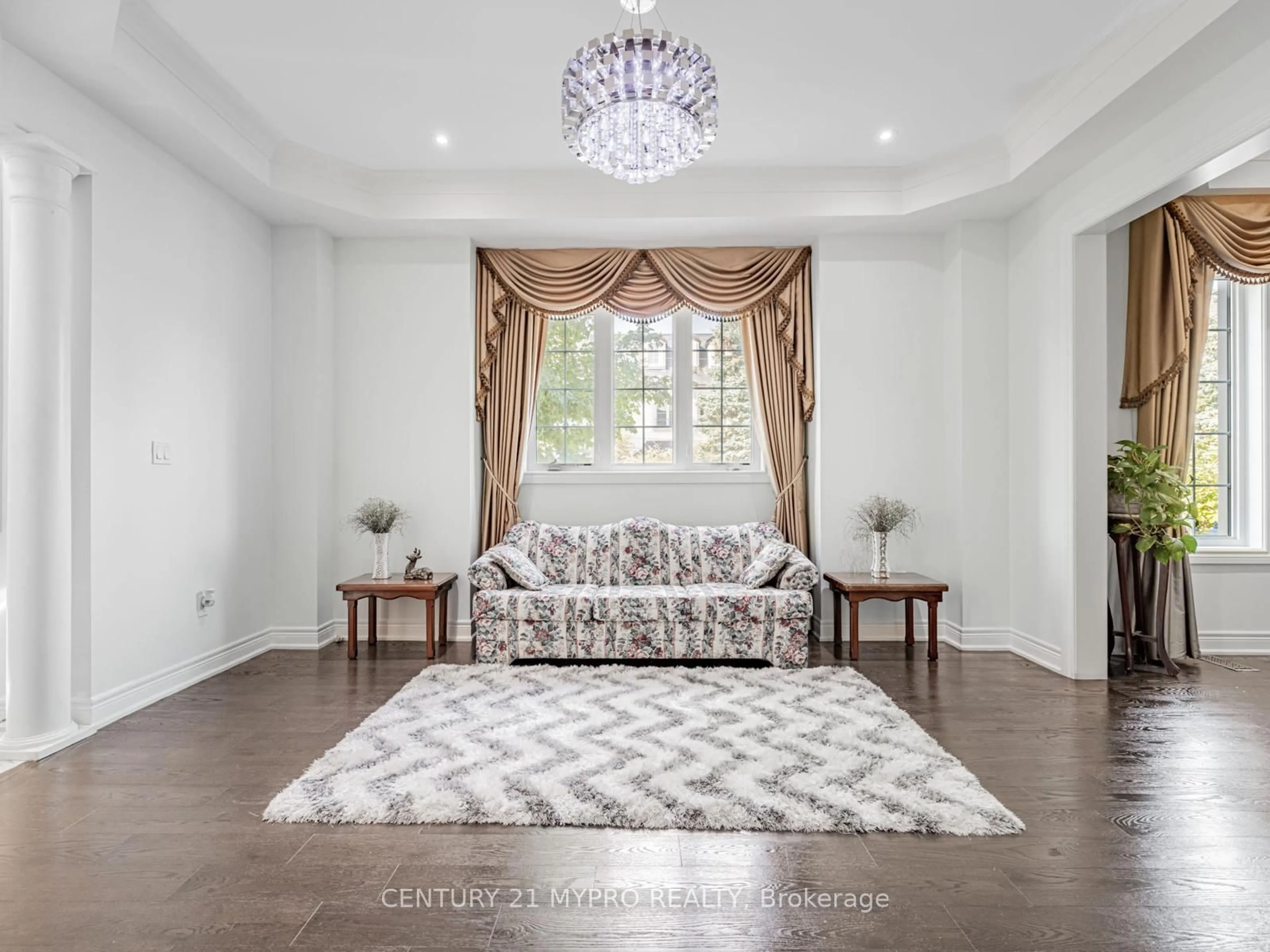 Living room with furniture, unknown for 9A Anglin Dr, Richmond Hill Ontario L4E 3M5