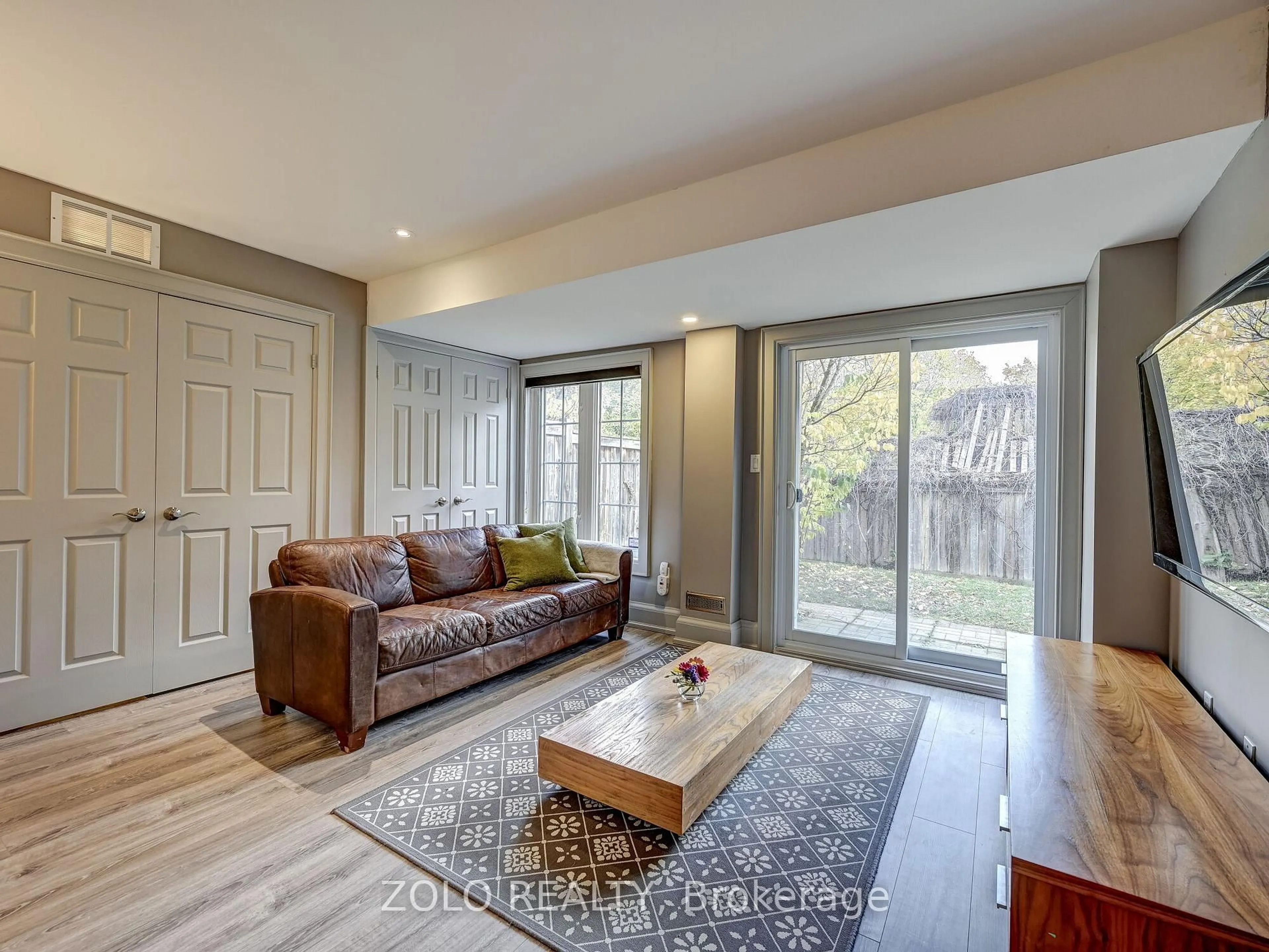 Living room with furniture, unknown for 8 Burgon Pl, Aurora Ontario L4G 7Y2