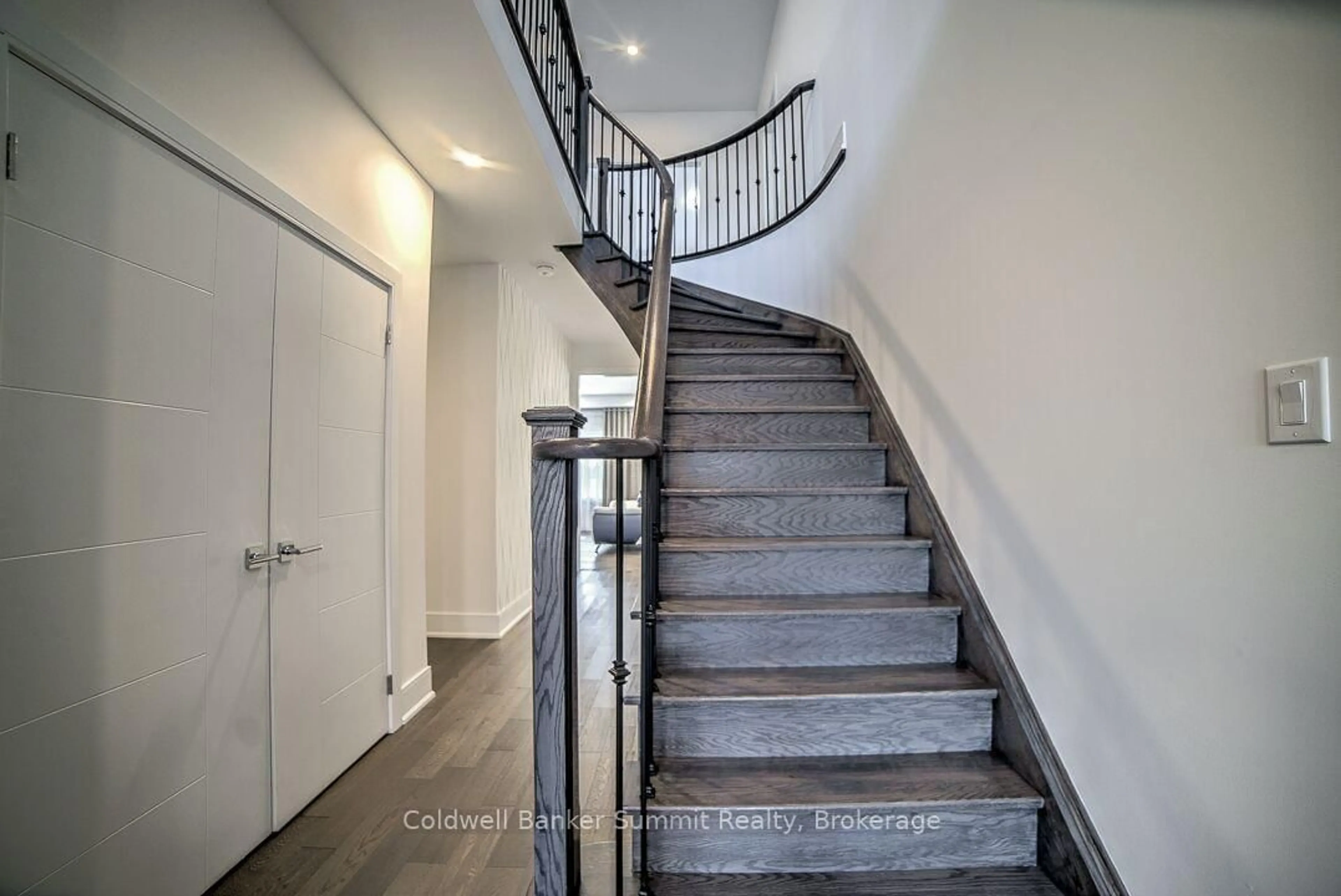Stairs for 125 Gardiner Dr, Bradford West Gwillimbury Ontario L3Z 0J6