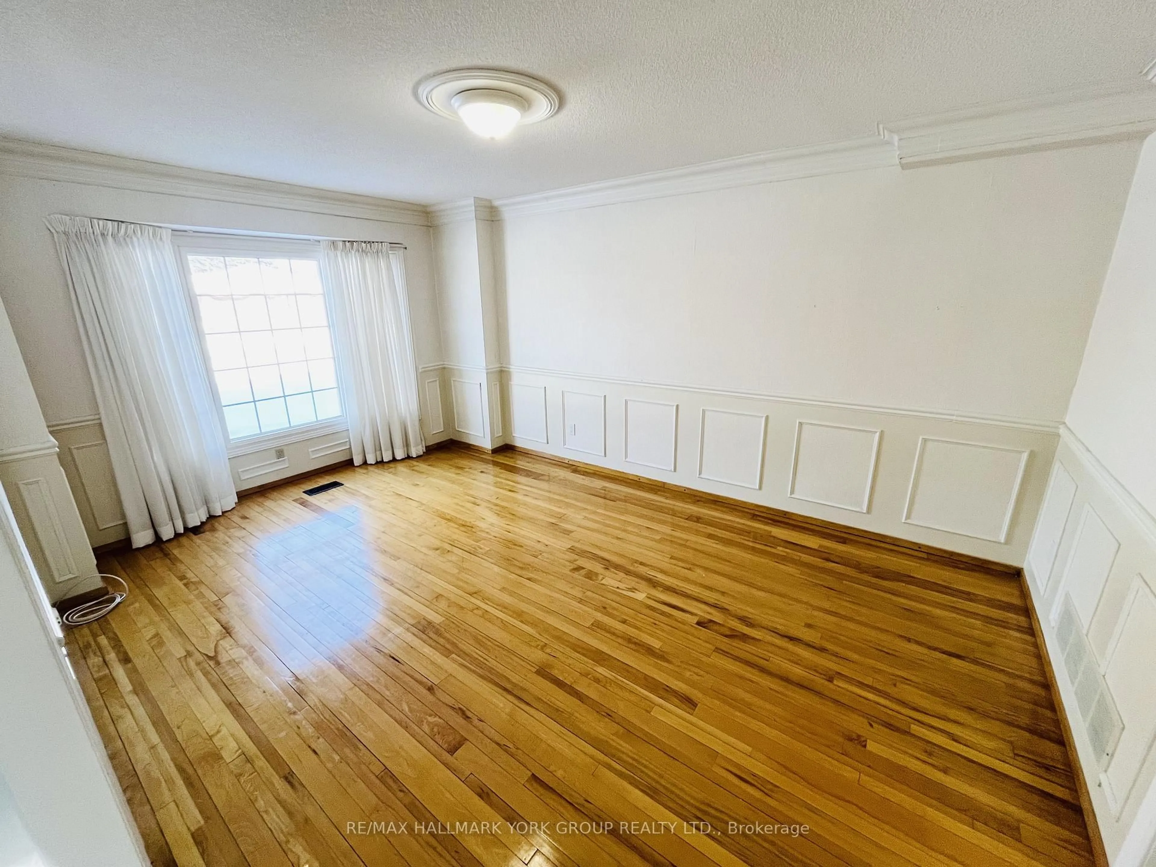 A pic of a room for 191 Burton Grve, King Ontario L7B 1C7