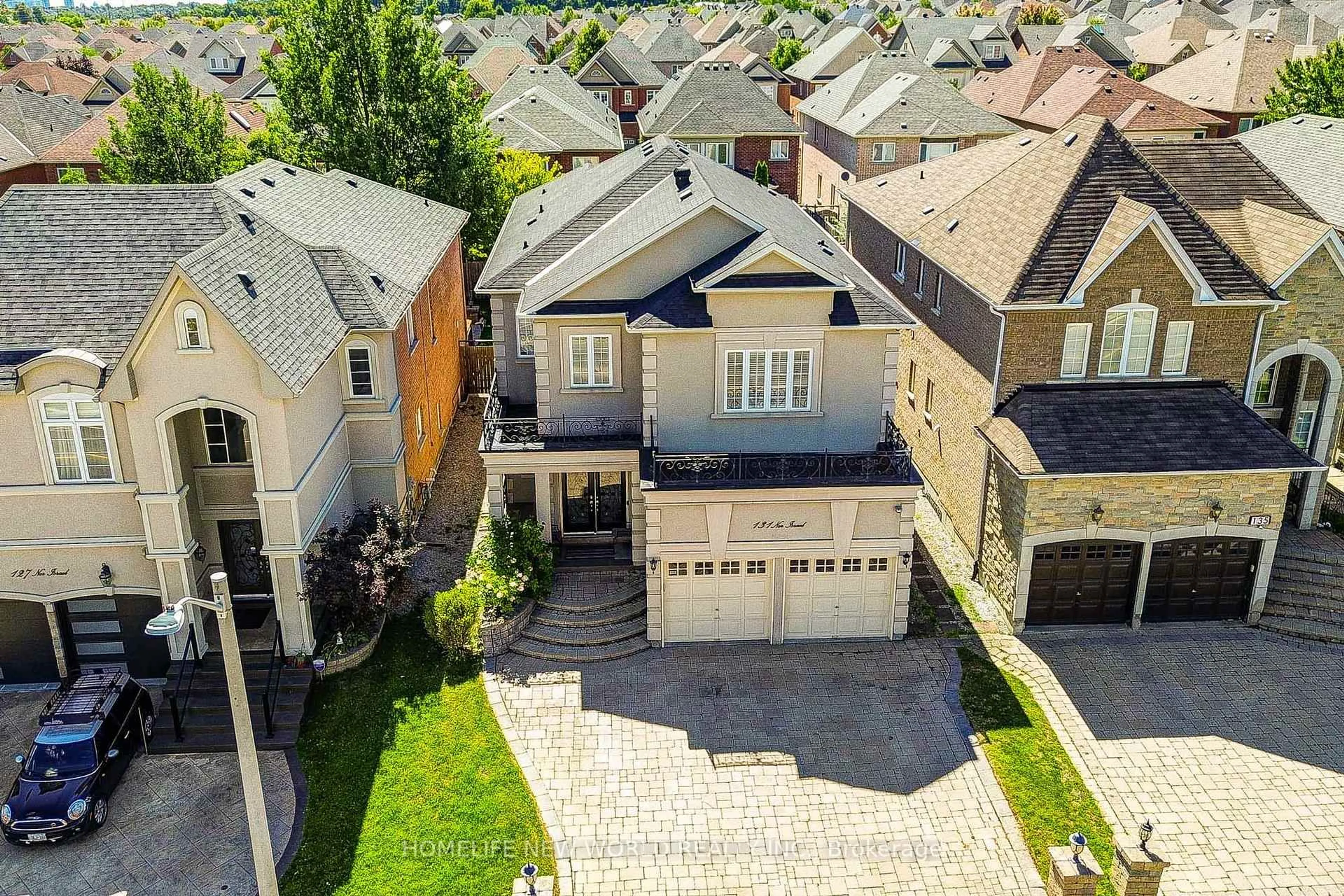 A pic from outside/outdoor area/front of a property/back of a property/a pic from drone, street for 131 Ner Israel Dr, Vaughan Ontario L4J 9L1