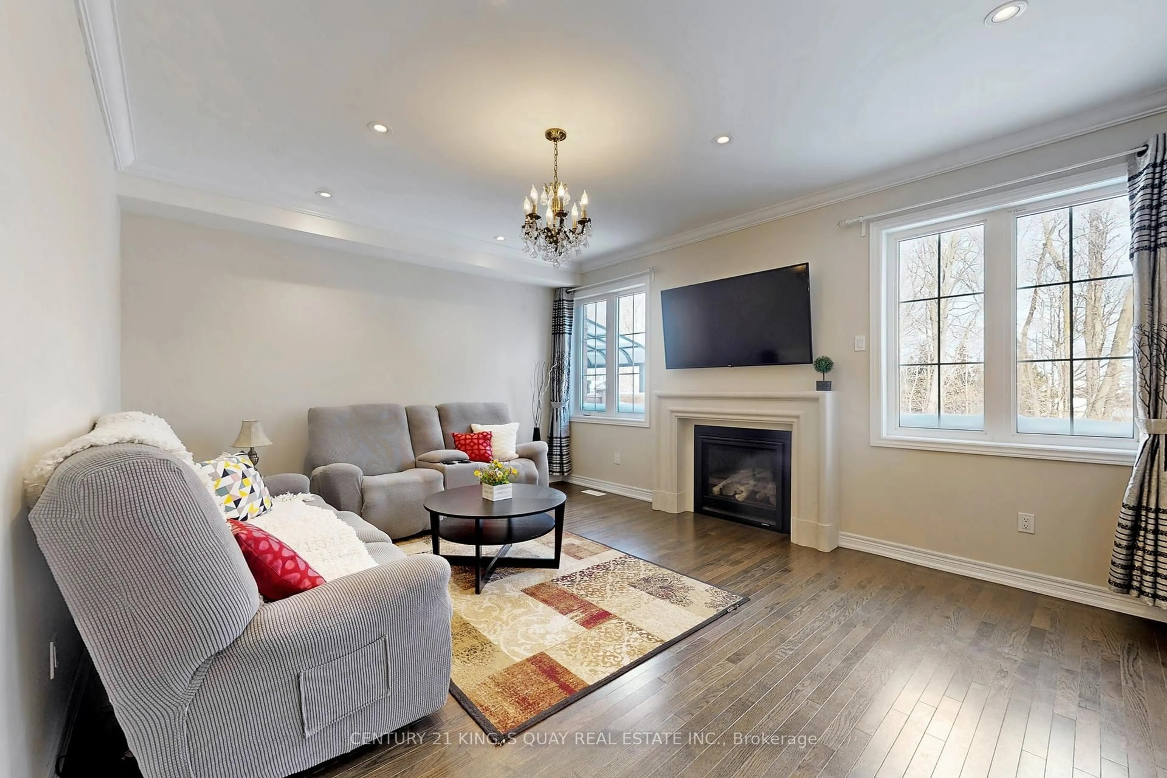 Living room with furniture, unknown for 521 McGregor Farm Tr, Newmarket Ontario L3X 0H7