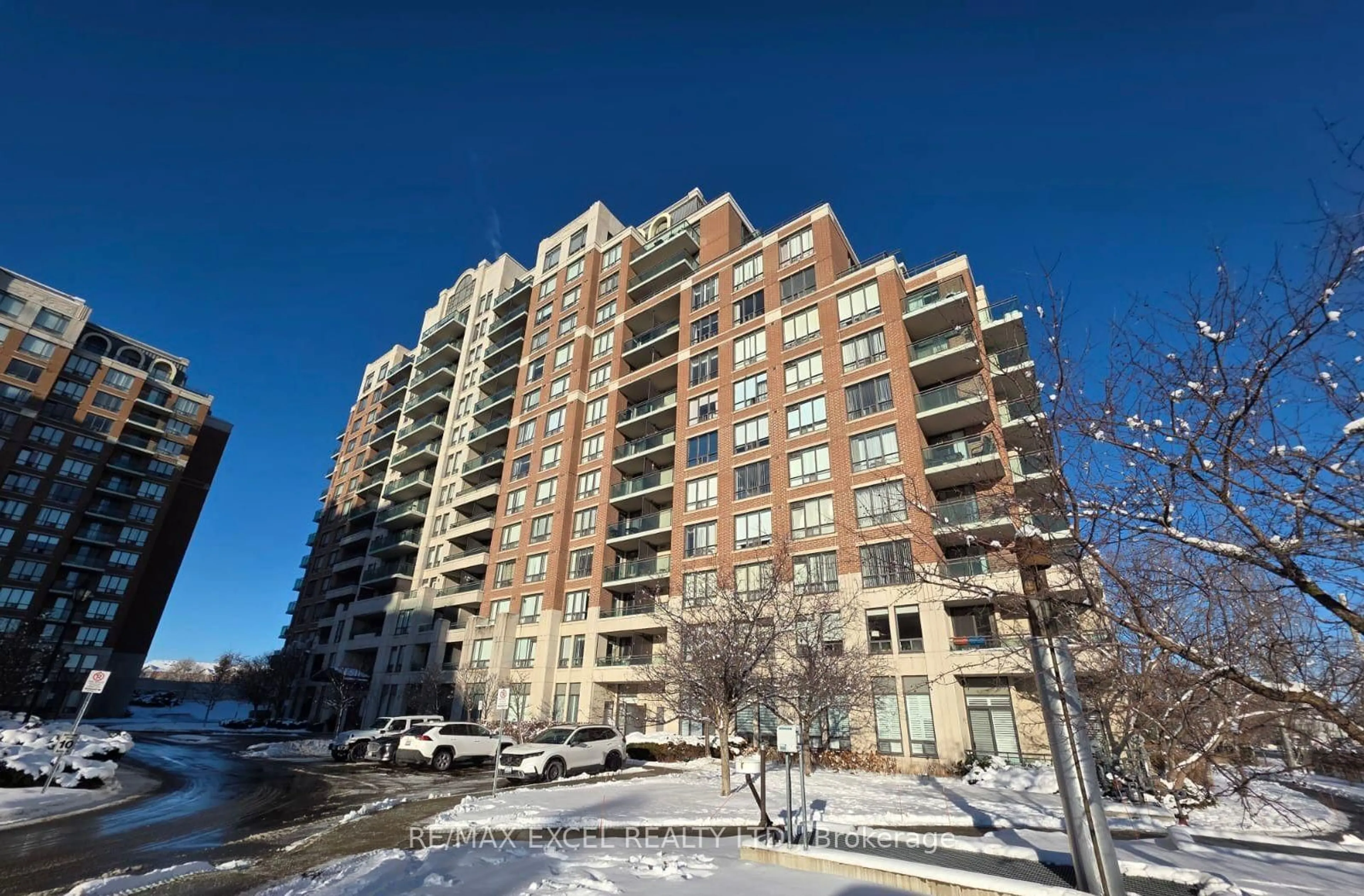 A pic from outside/outdoor area/front of a property/back of a property/a pic from drone, building for 350 Red Maple Rd #712, Richmond Hill Ontario L4C 0T5