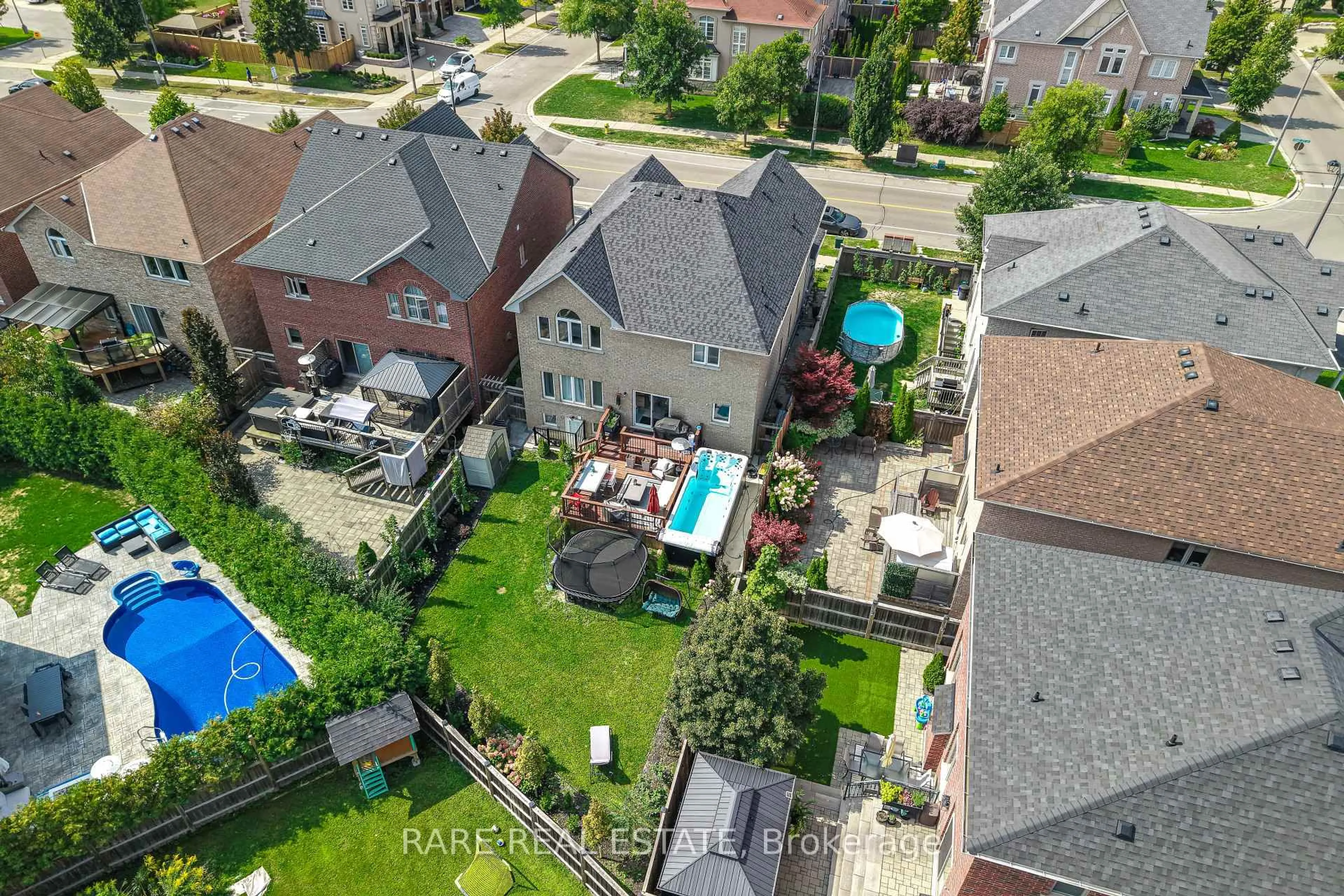 A pic from outside/outdoor area/front of a property/back of a property/a pic from drone, unknown for 405 Thomas Cook Ave, Vaughan Ontario L6A 4M2