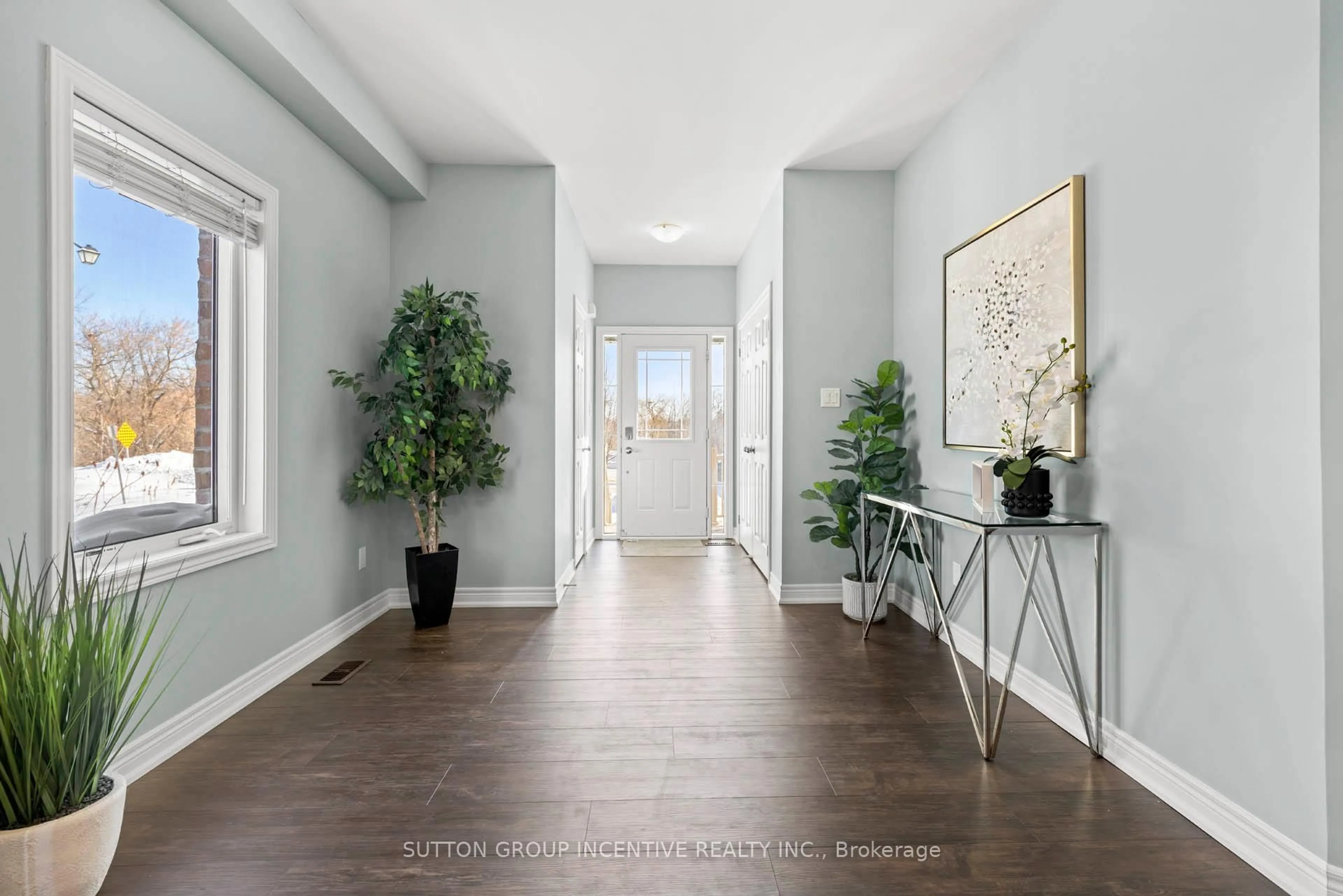Indoor entryway for 1252 Bardeau St, Innisfil Ontario L0L 1W0