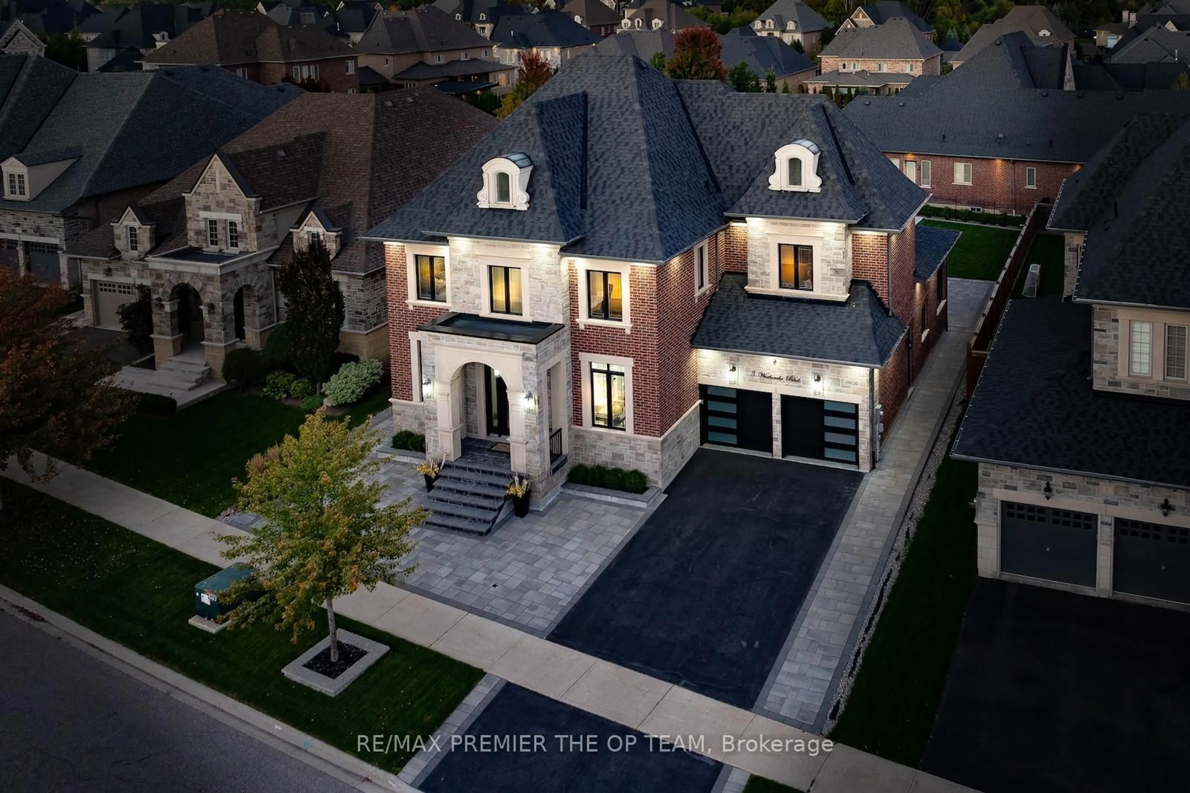 A pic from outside/outdoor area/front of a property/back of a property/a pic from drone, street for 3 Westbrooke Blvd, King Ontario L7B 1N2