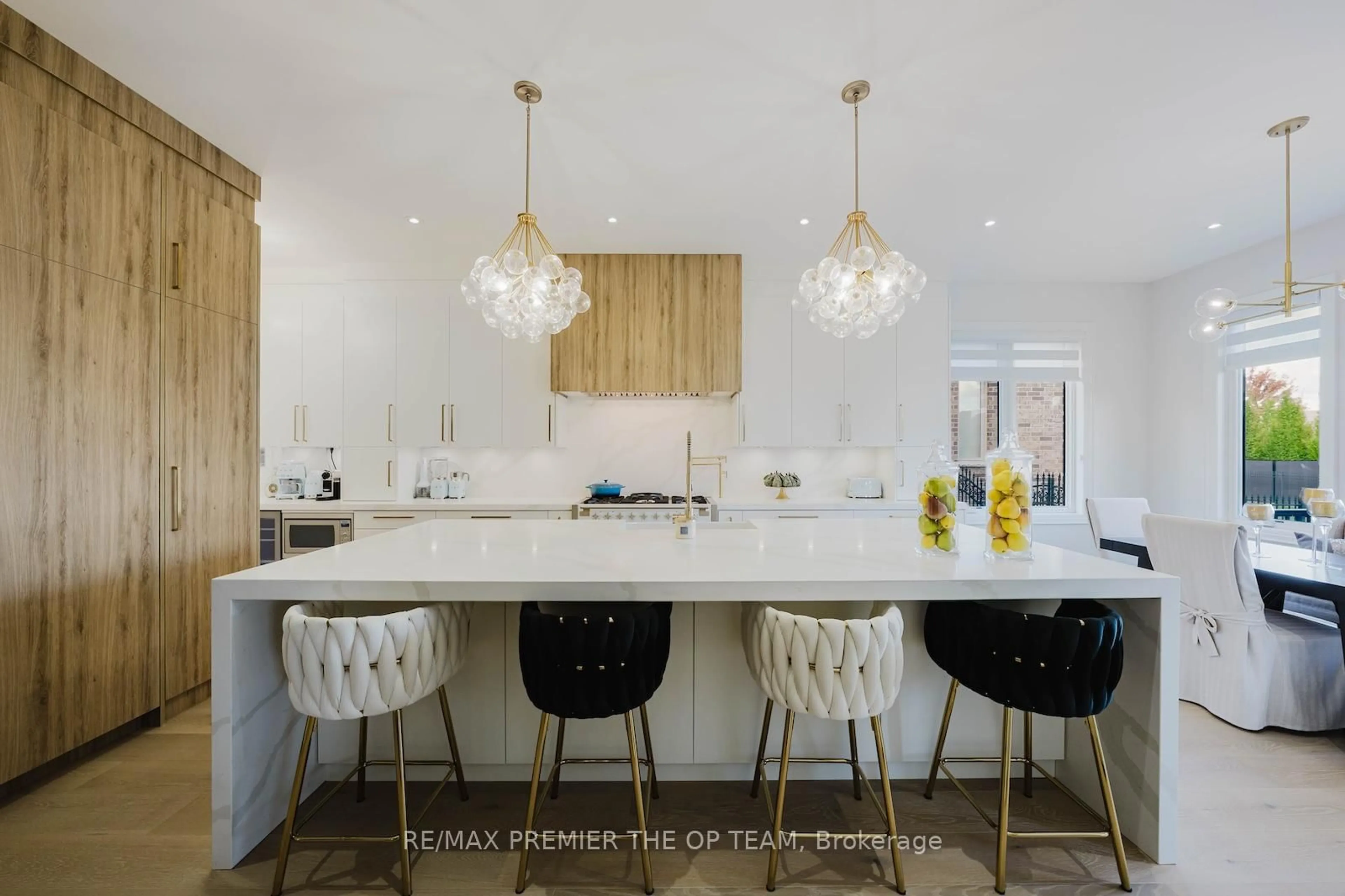 Contemporary kitchen, unknown for 3 Westbrooke Blvd, King Ontario L7B 1N2