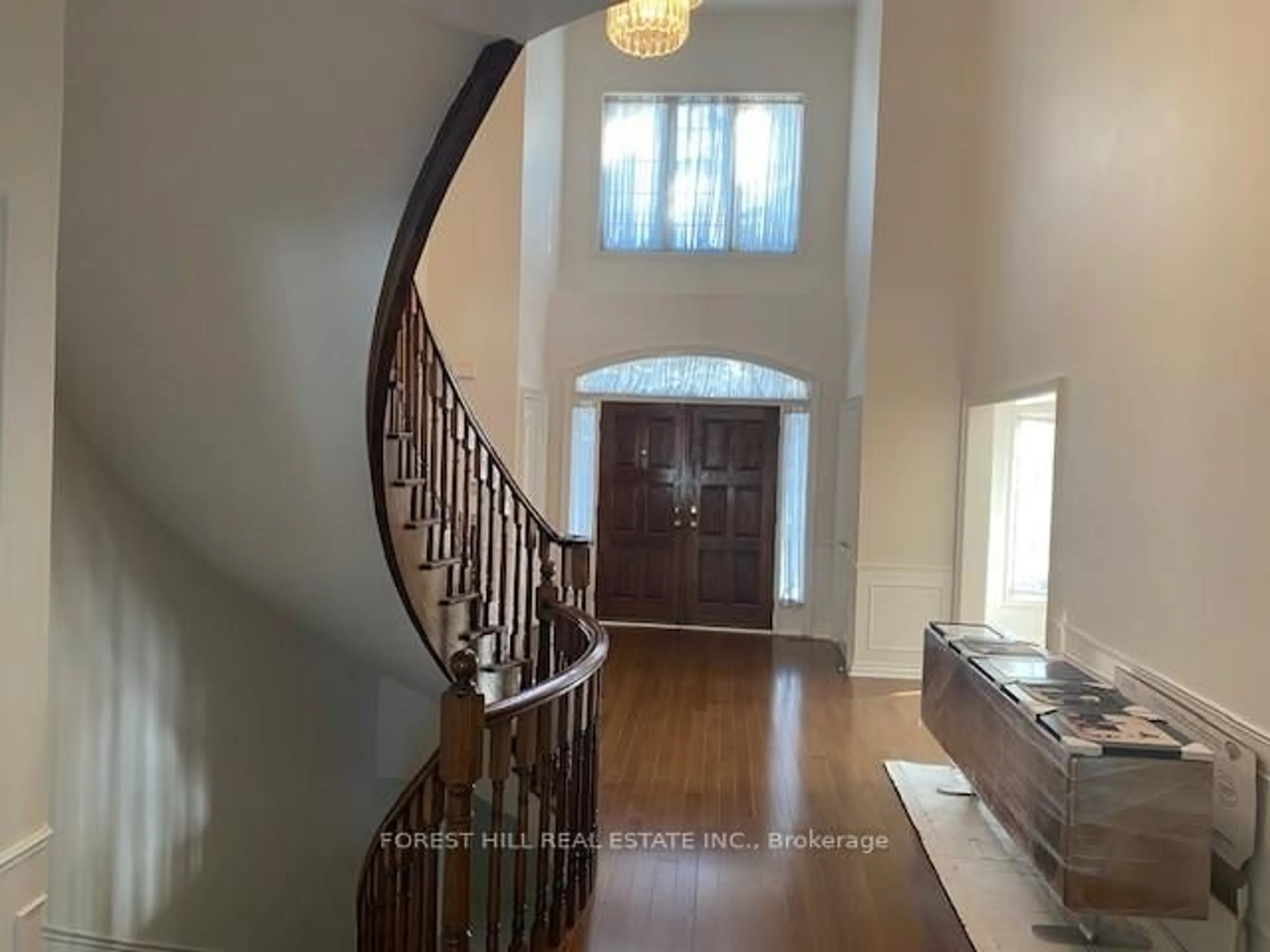 Indoor foyer for 17 Dunloe Rd, Richmond Hill Ontario L4B 2H6