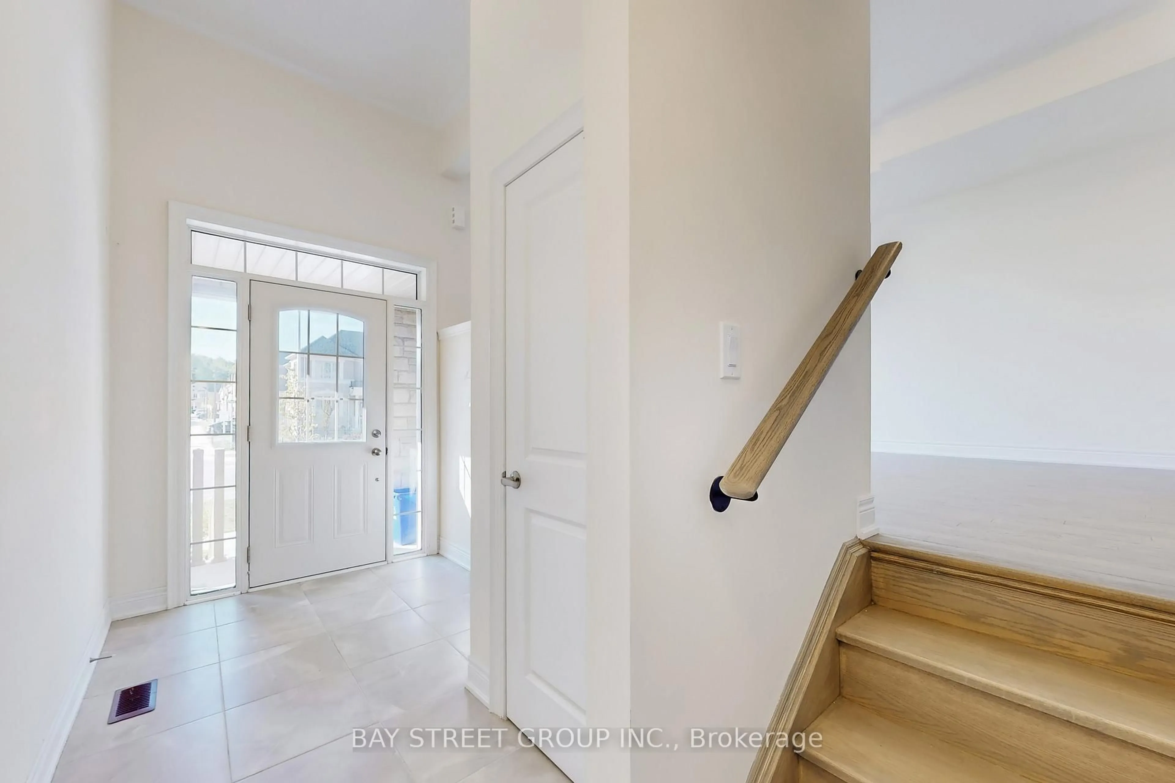 Indoor entryway for 3450 Denison St, Markham Ontario L3S 0E9