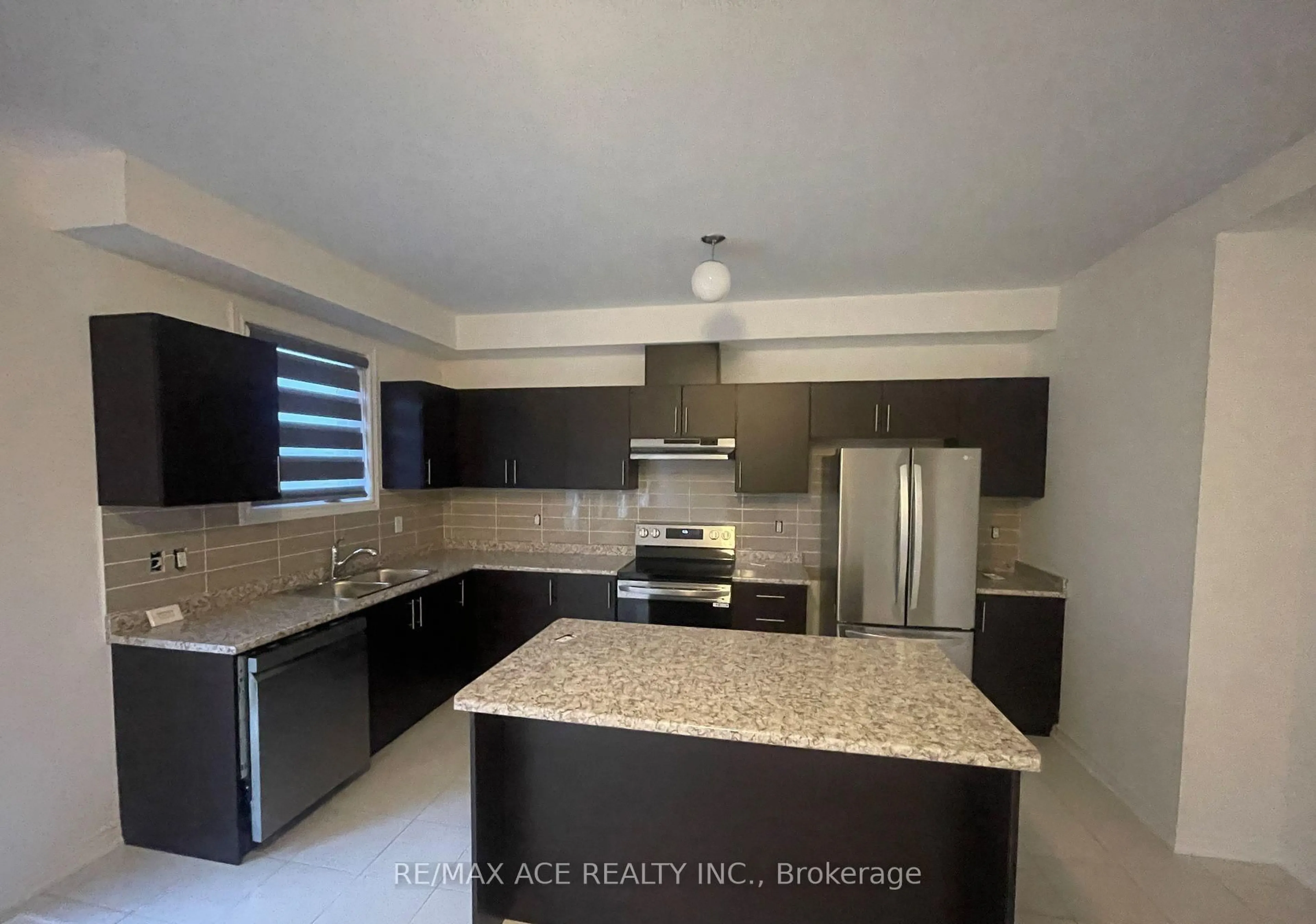 Open concept kitchen, ceramic/tile floor for 6 Wakefield Blvd, Essa Ontario L0M 1B5