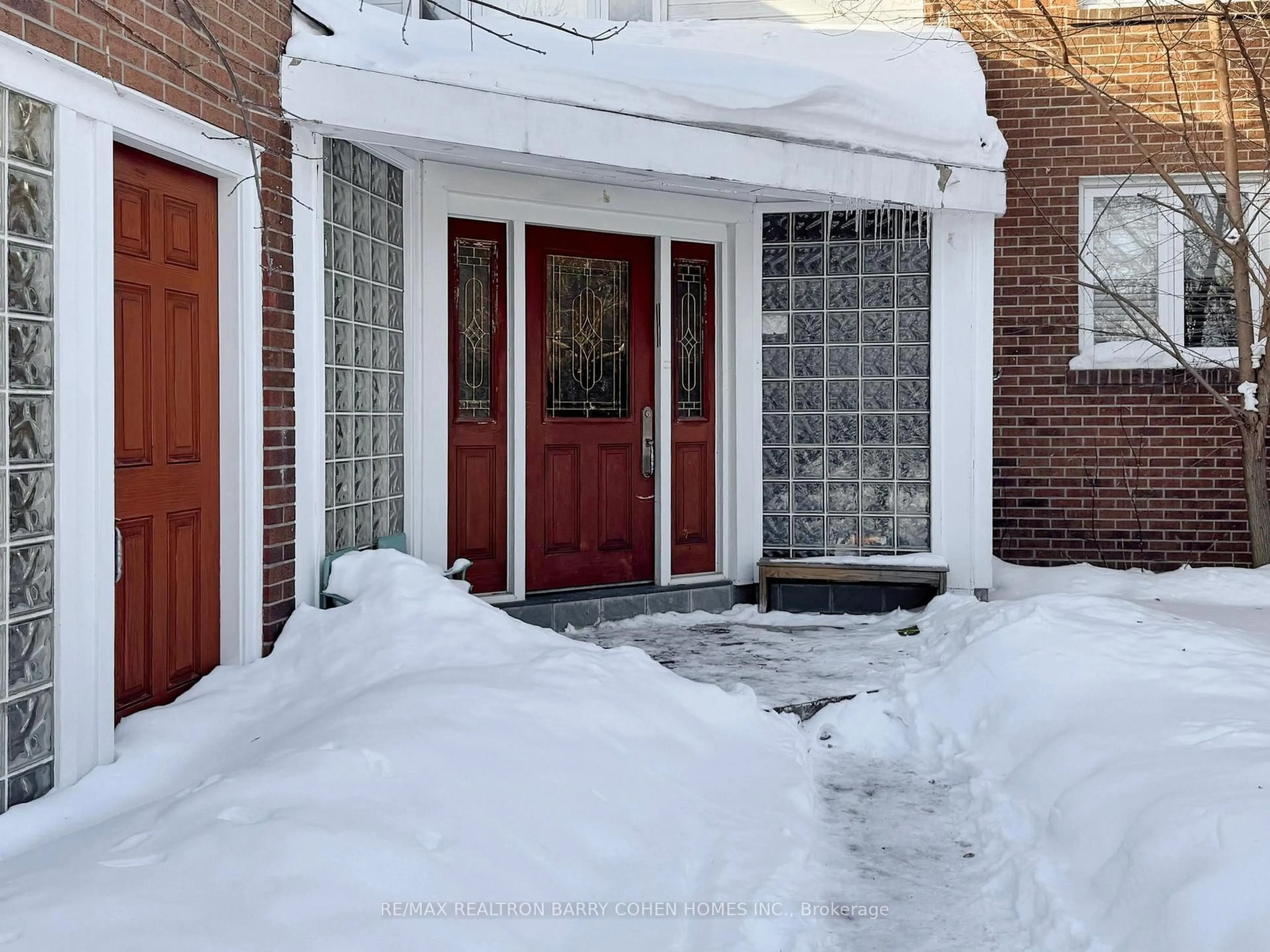 Indoor entryway for 195 Rumble Ave, Richmond Hill Ontario L4C 4G5