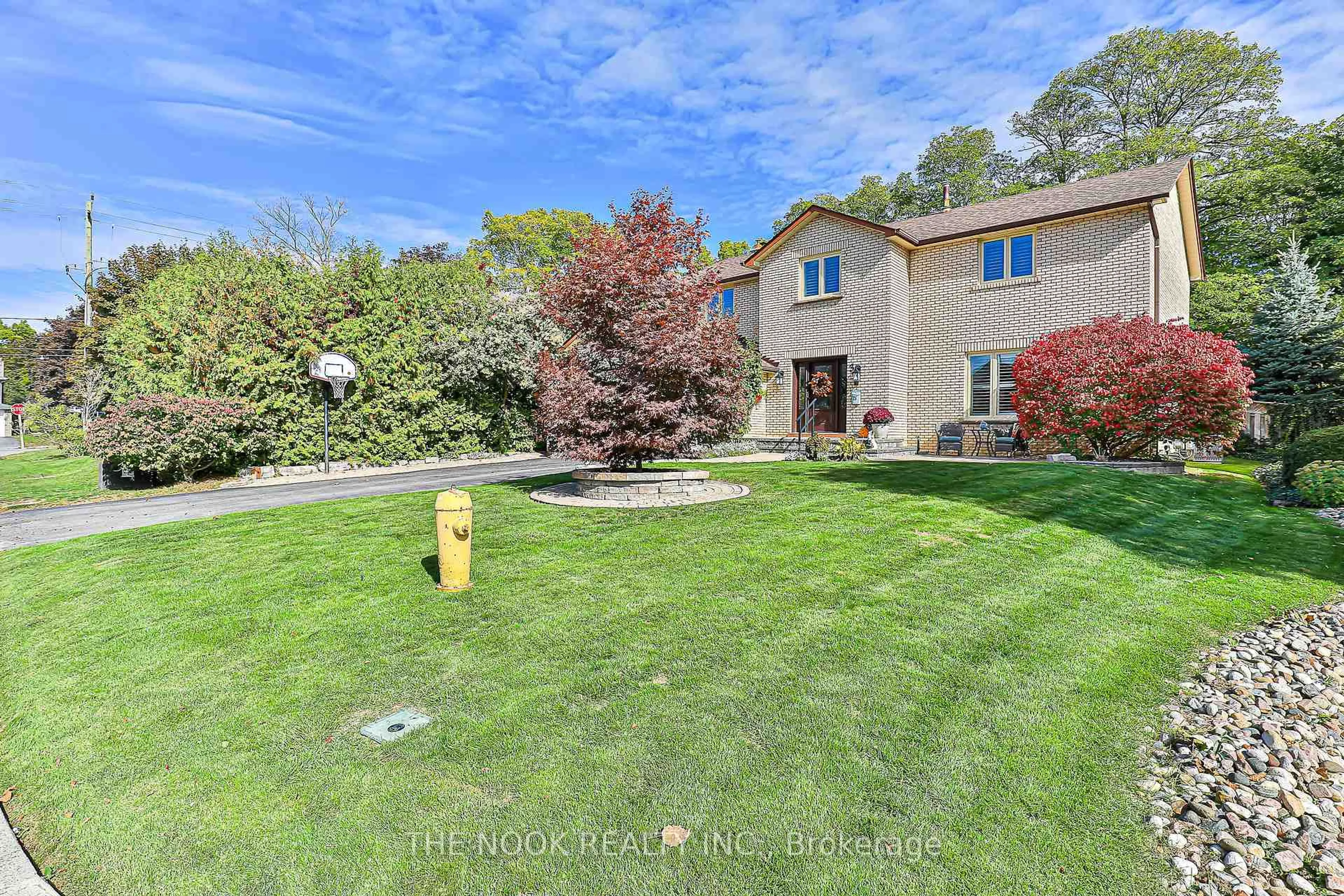 A pic from outside/outdoor area/front of a property/back of a property/a pic from drone, unknown for 3 King Arthur's Crt, Markham Ontario L3P 3V4