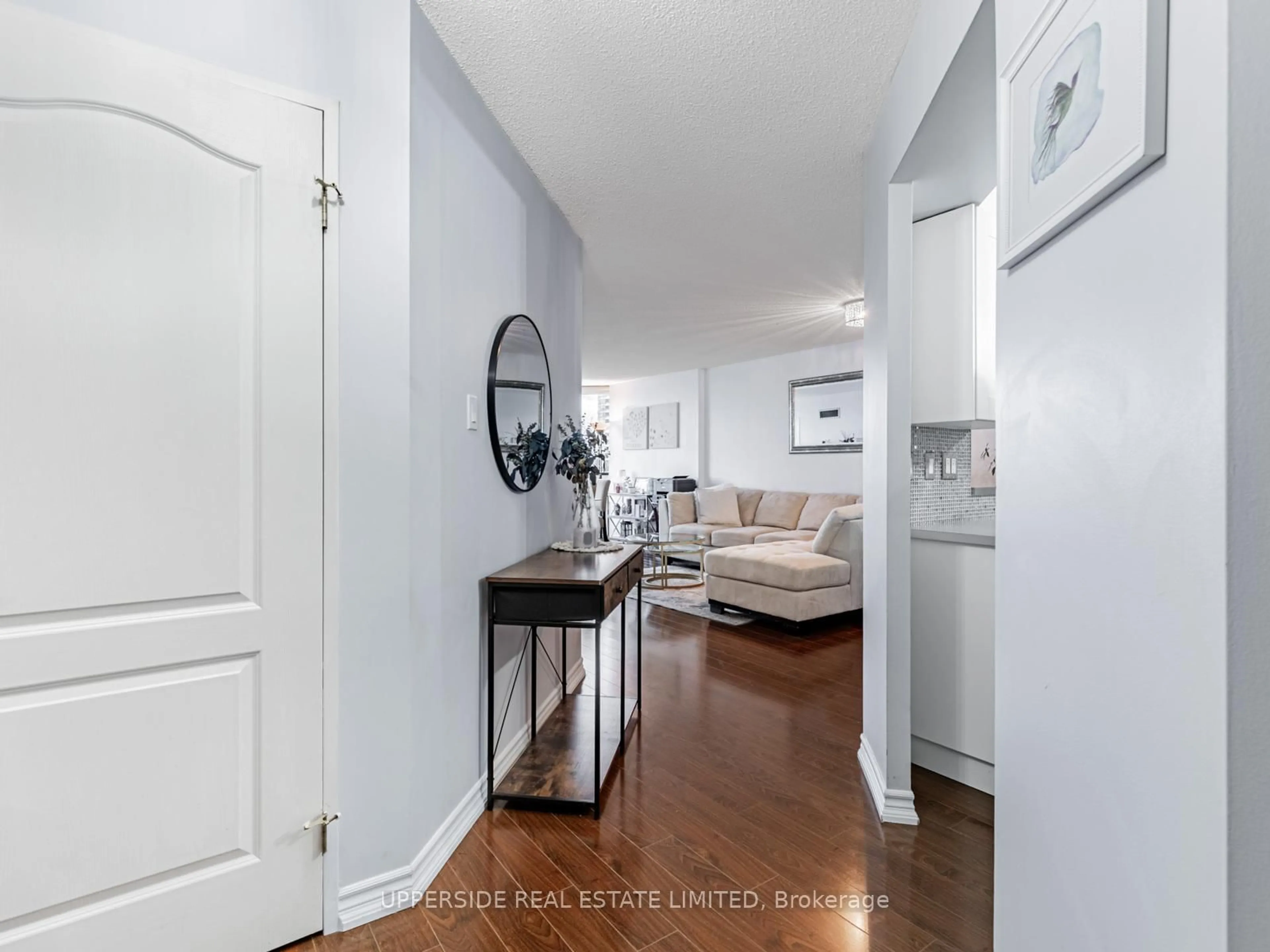 Indoor entryway for 7420 Bathurst St #512, Vaughan Ontario L4J 6X4