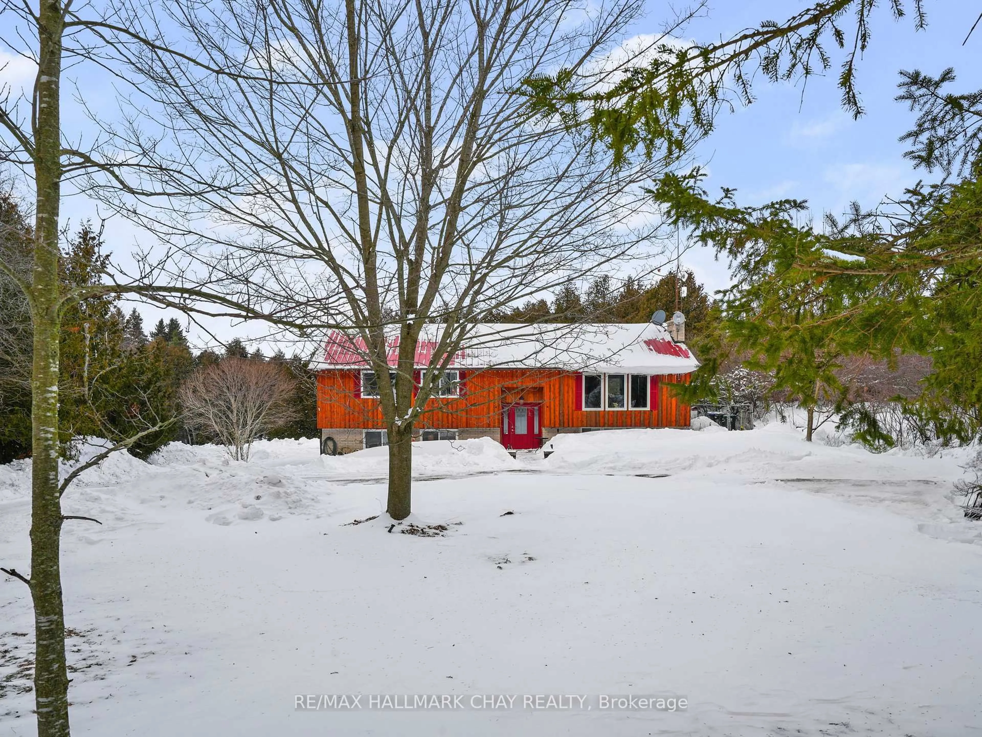 A pic from outside/outdoor area/front of a property/back of a property/a pic from drone, street for 4684 10th Sdrd, Essa Ontario L0L 2N0