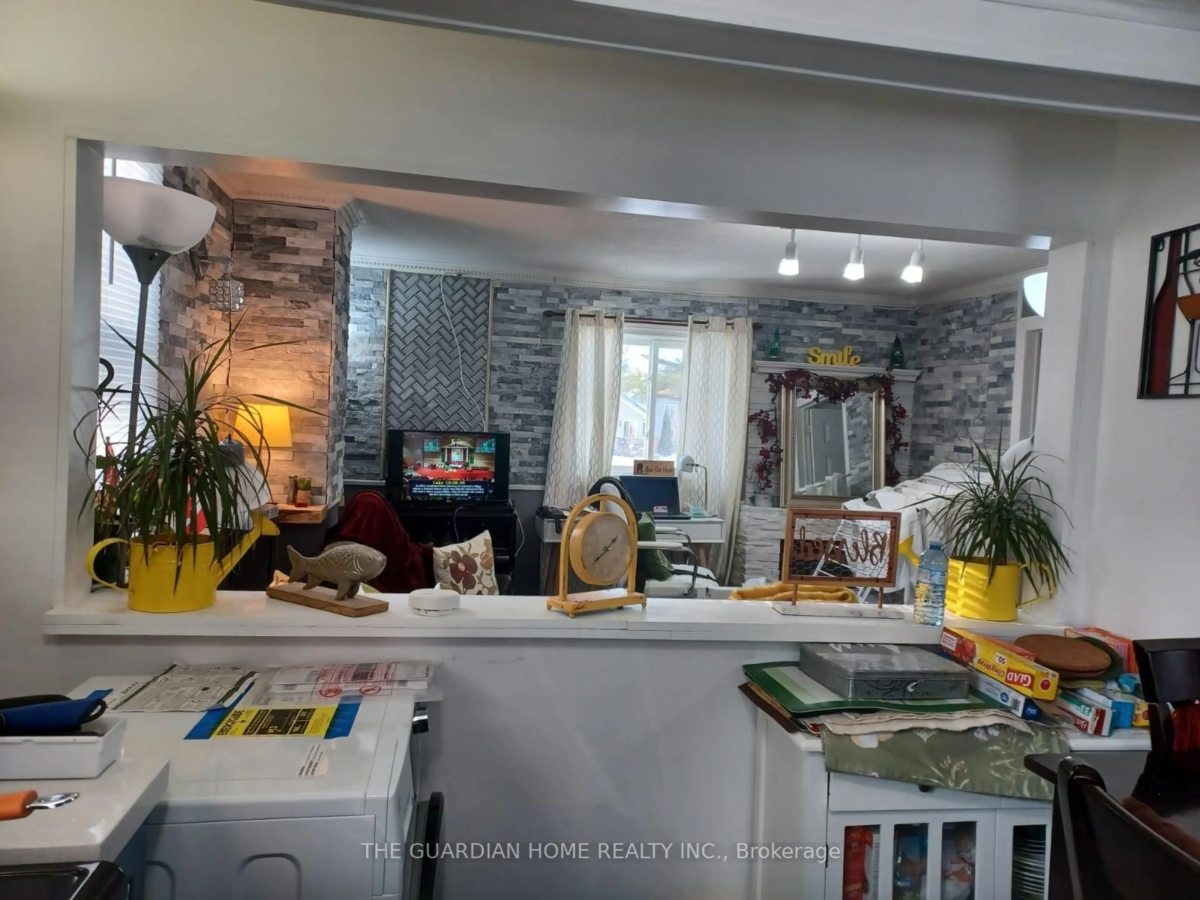 Unknown for 28 & 30 Thompson Dr, Georgina Ontario L0E 1L0