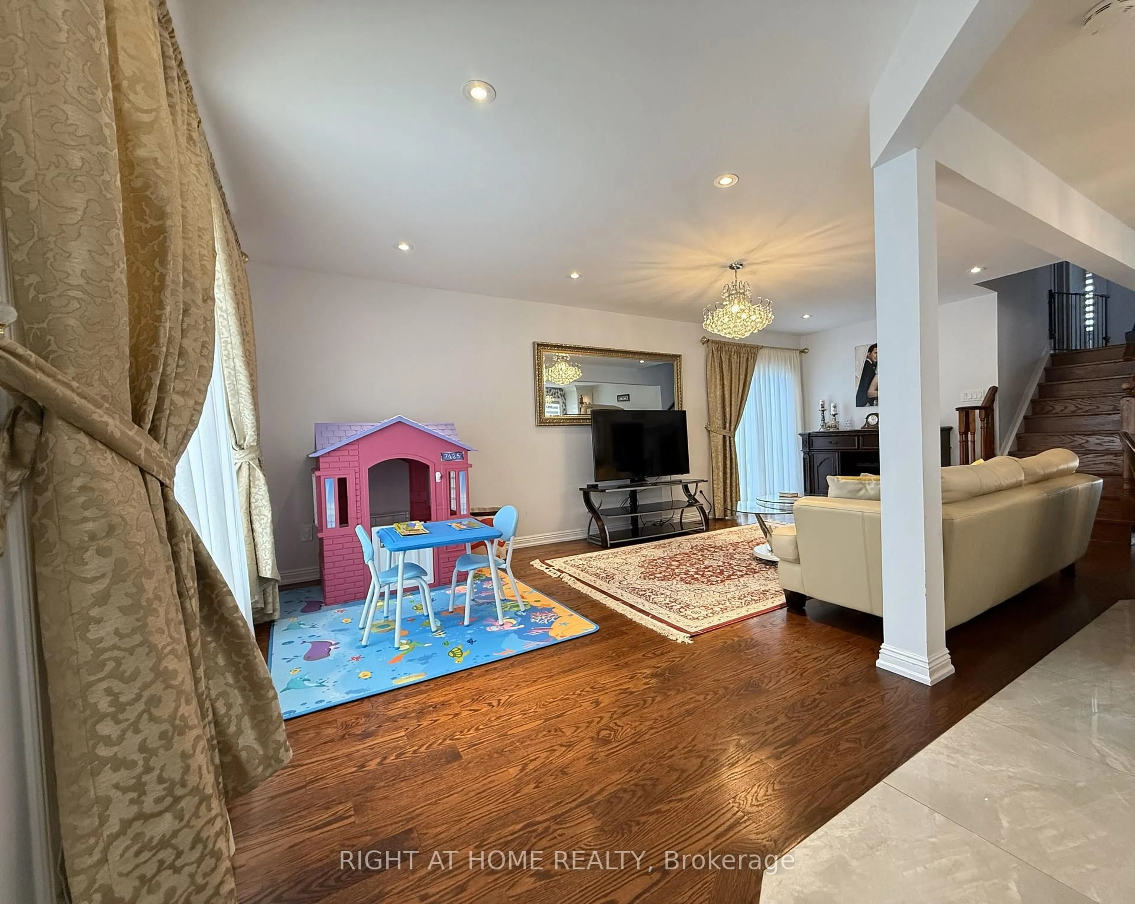 Unknown for 40 Holland River Blv. Blvd, East Gwillimbury Ontario L9N 1C4