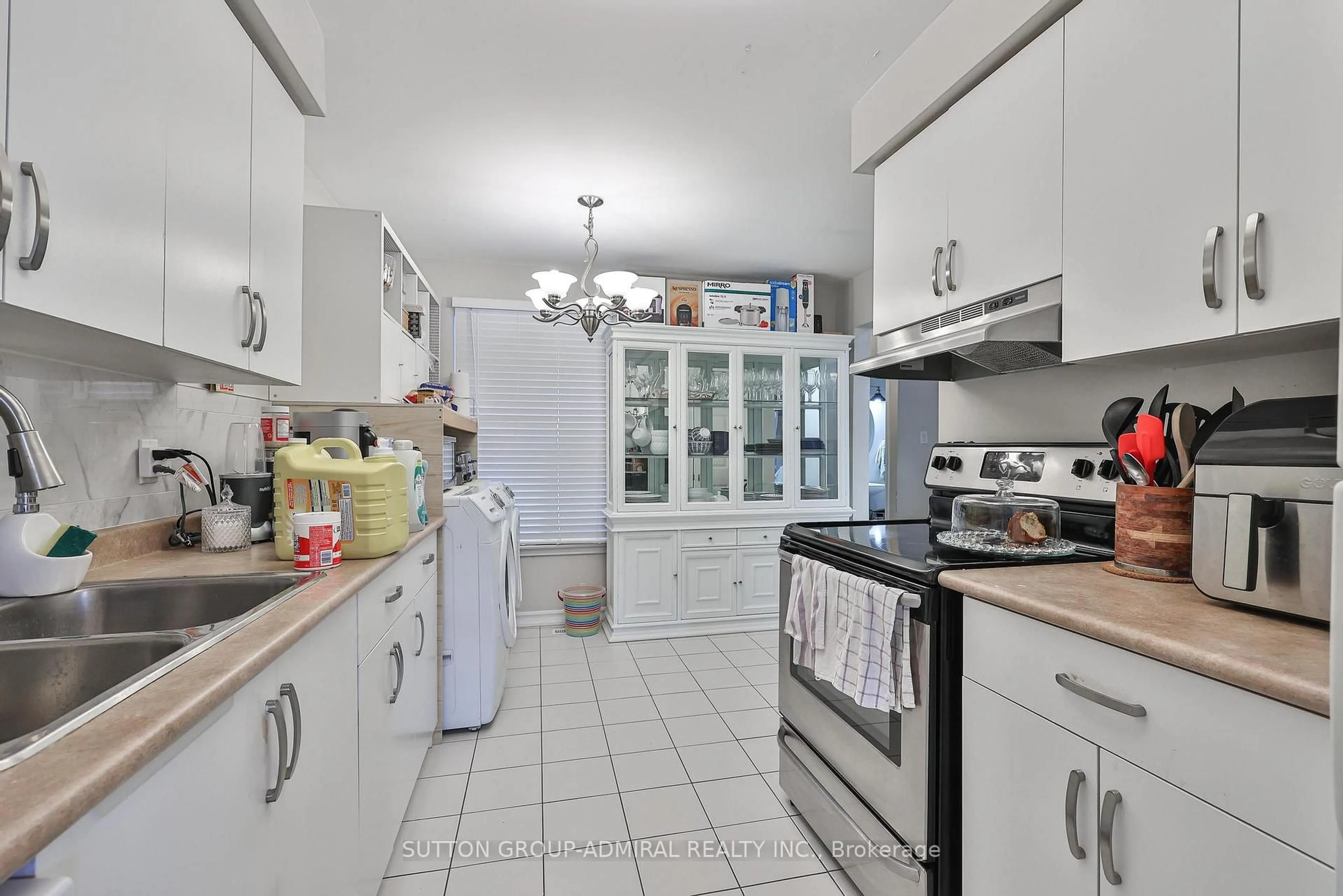 Standard kitchen, ceramic/tile floor for 242 Tansley Rd, Vaughan Ontario L4J 2Y9