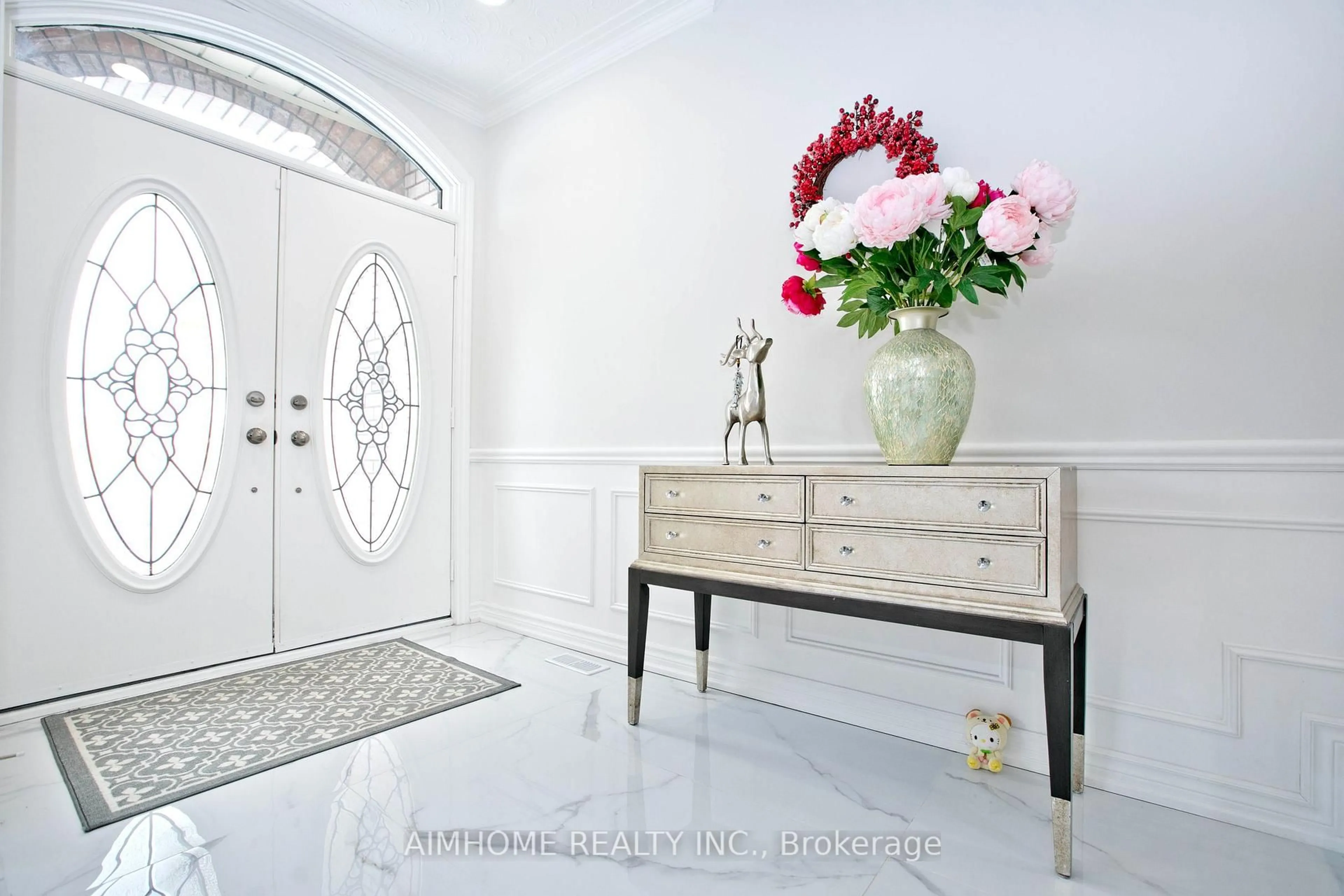 Indoor entryway for 12A Mauro Crt, Richmond Hill Ontario L4B 3J8