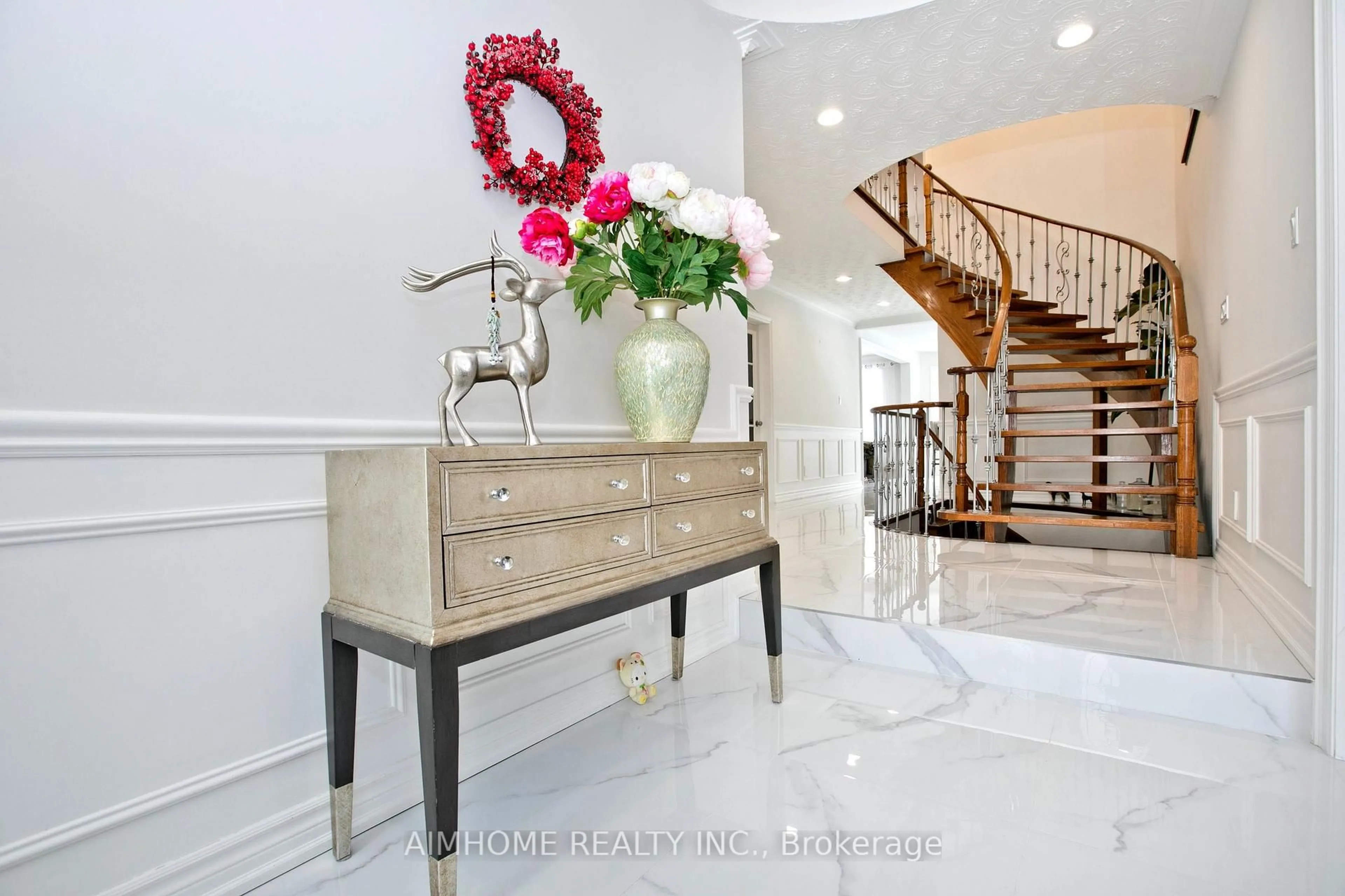Indoor foyer for 12A Mauro Crt, Richmond Hill Ontario L4B 3J8