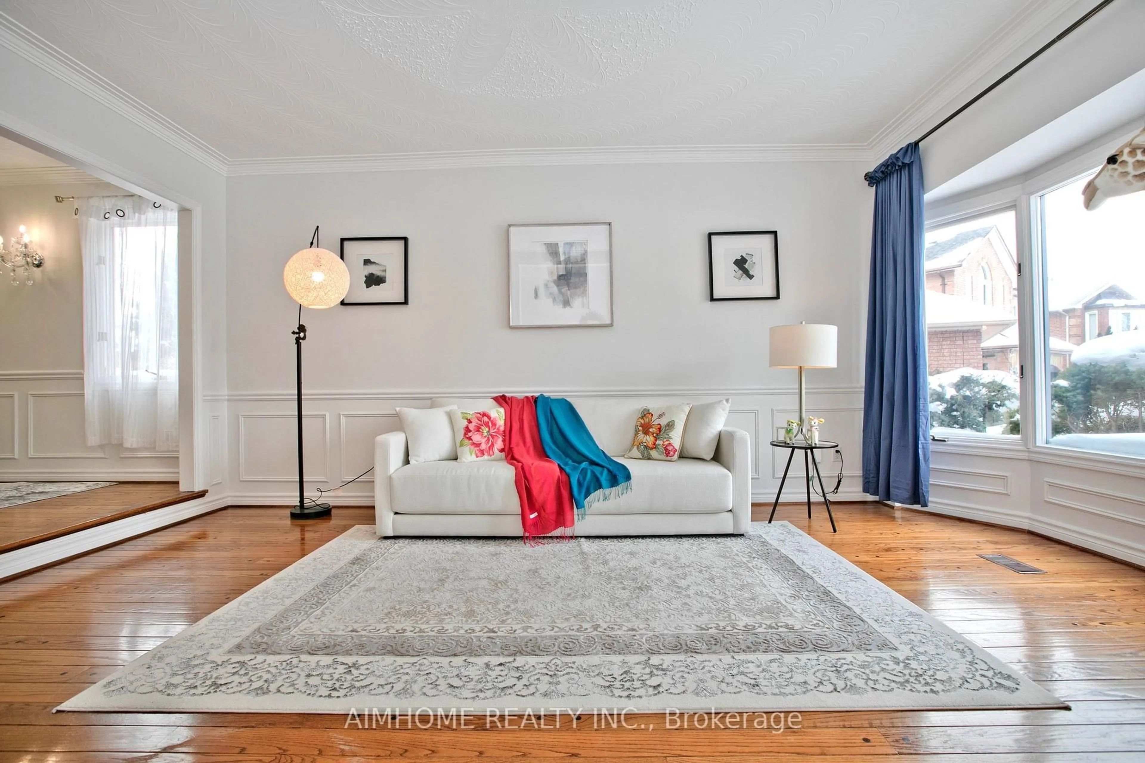 Living room with furniture, unknown for 12A Mauro Crt, Richmond Hill Ontario L4B 3J8