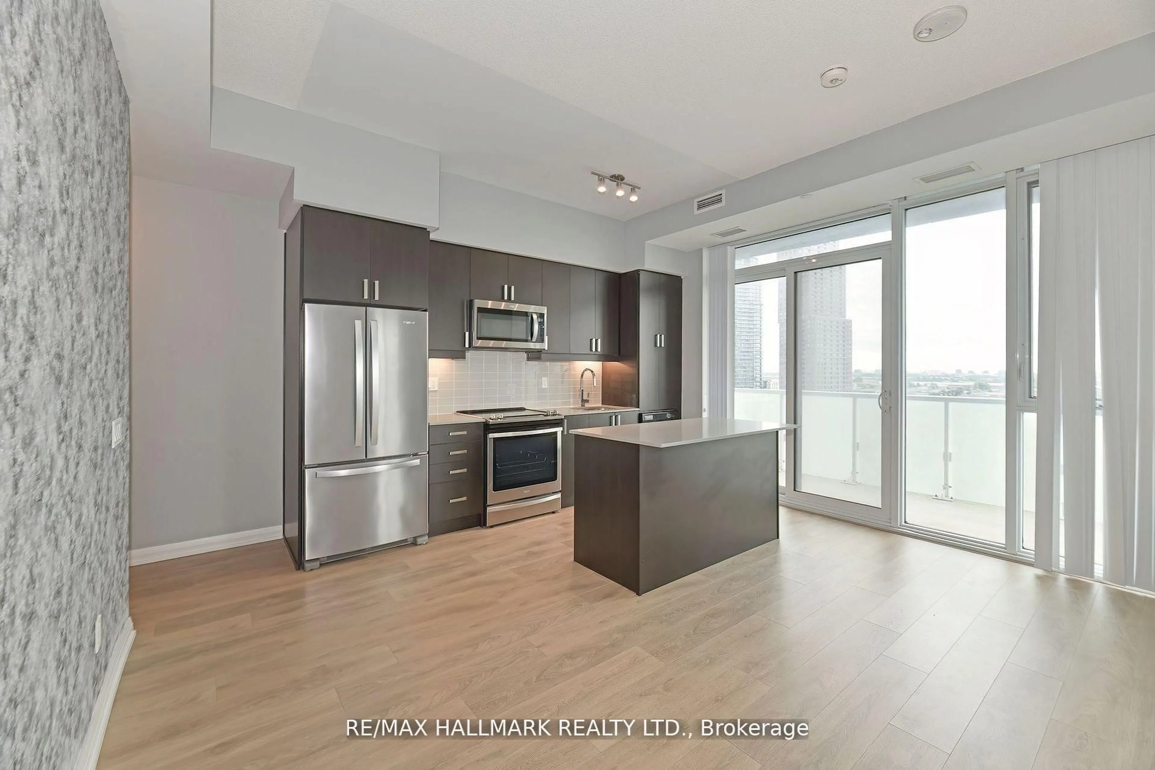 Open concept kitchen, wood/laminate floor for 7895 Jane St #906, Vaughan Ontario L4K 0K2