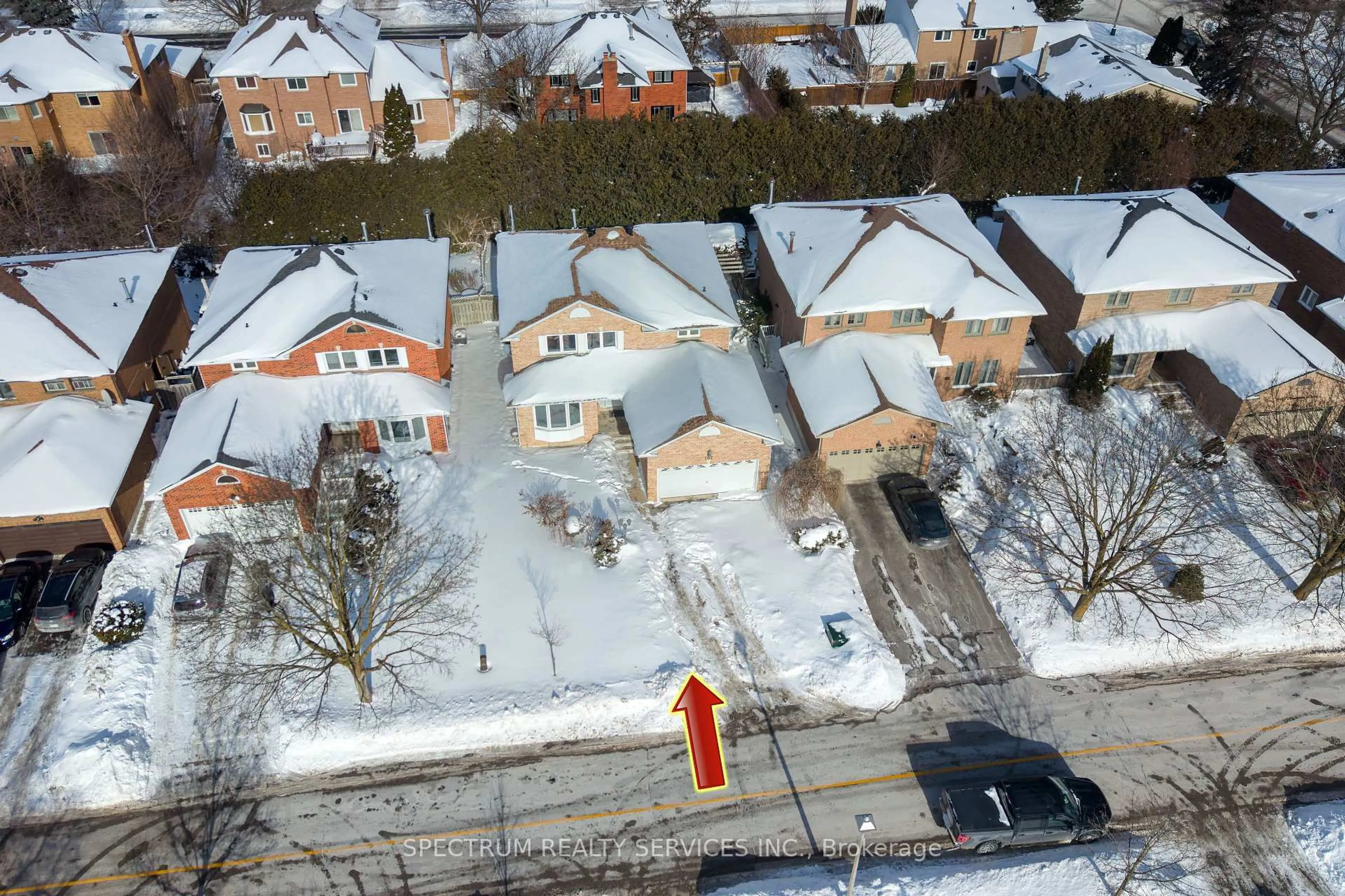 A pic from outside/outdoor area/front of a property/back of a property/a pic from drone, street for 107 Carrington Dr, Richmond Hill Ontario L4C 7X8