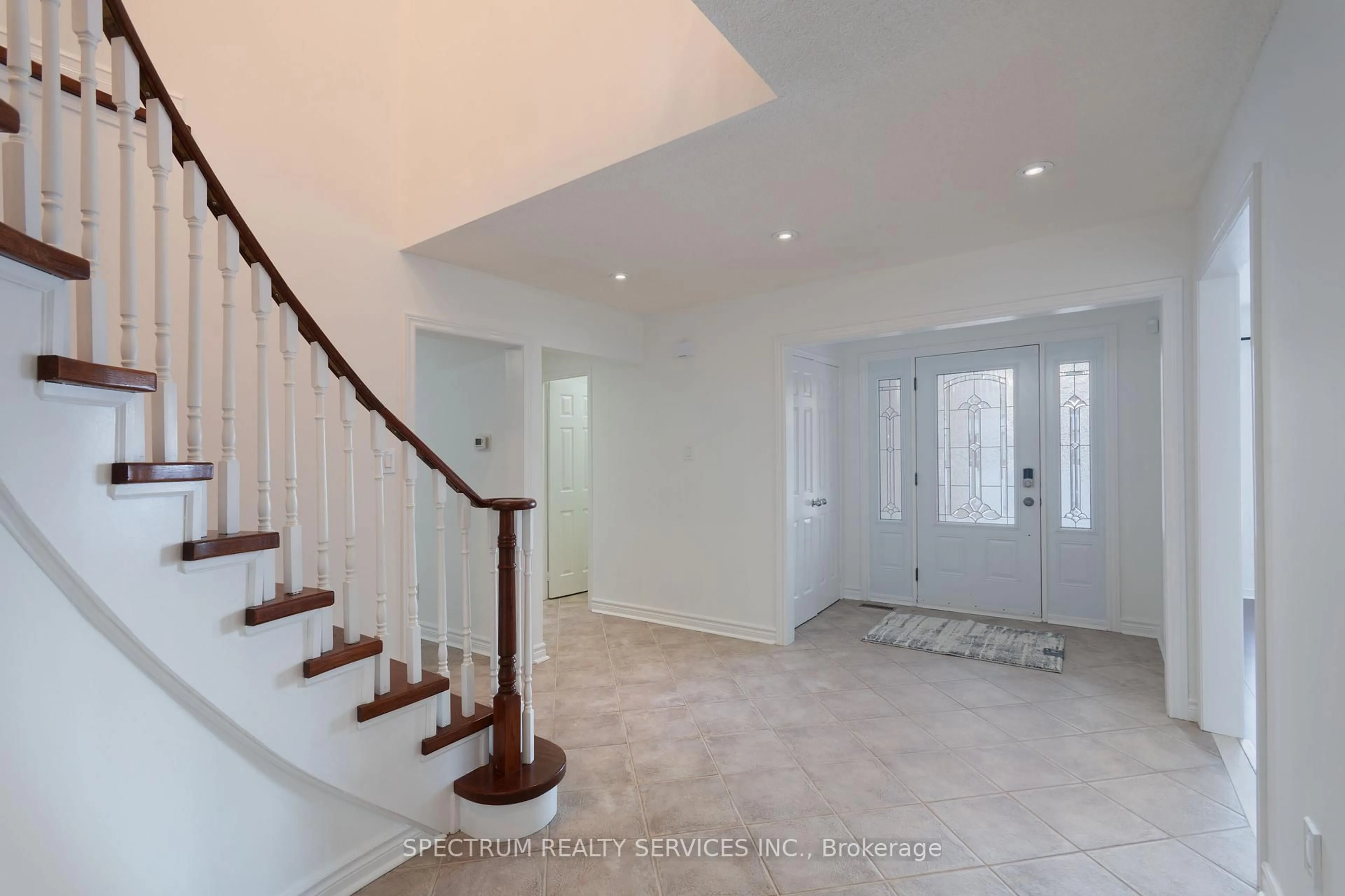 Indoor foyer for 107 Carrington Dr, Richmond Hill Ontario L4C 7X8