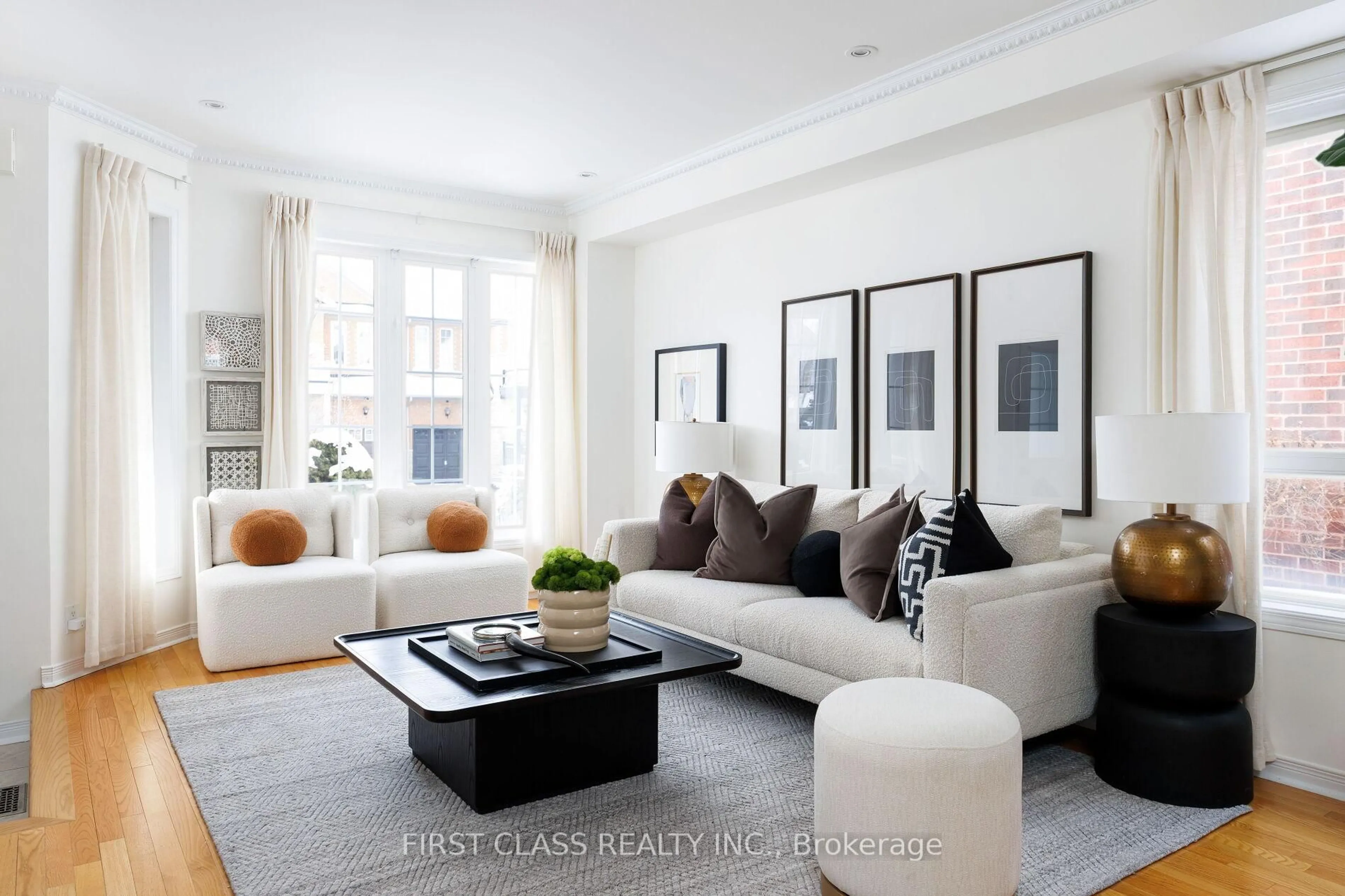 Living room with furniture, unknown for 39 Dylan St, Vaughan Ontario L4H 2X6