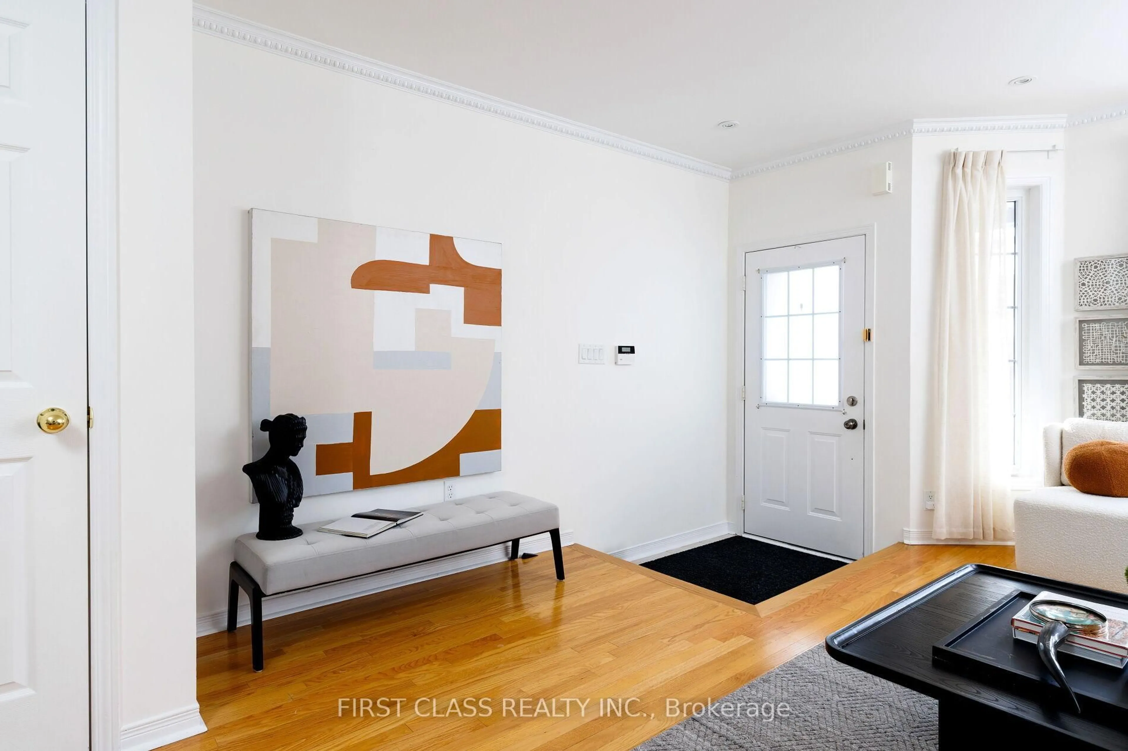 Indoor entryway for 39 Dylan St, Vaughan Ontario L4H 2X6