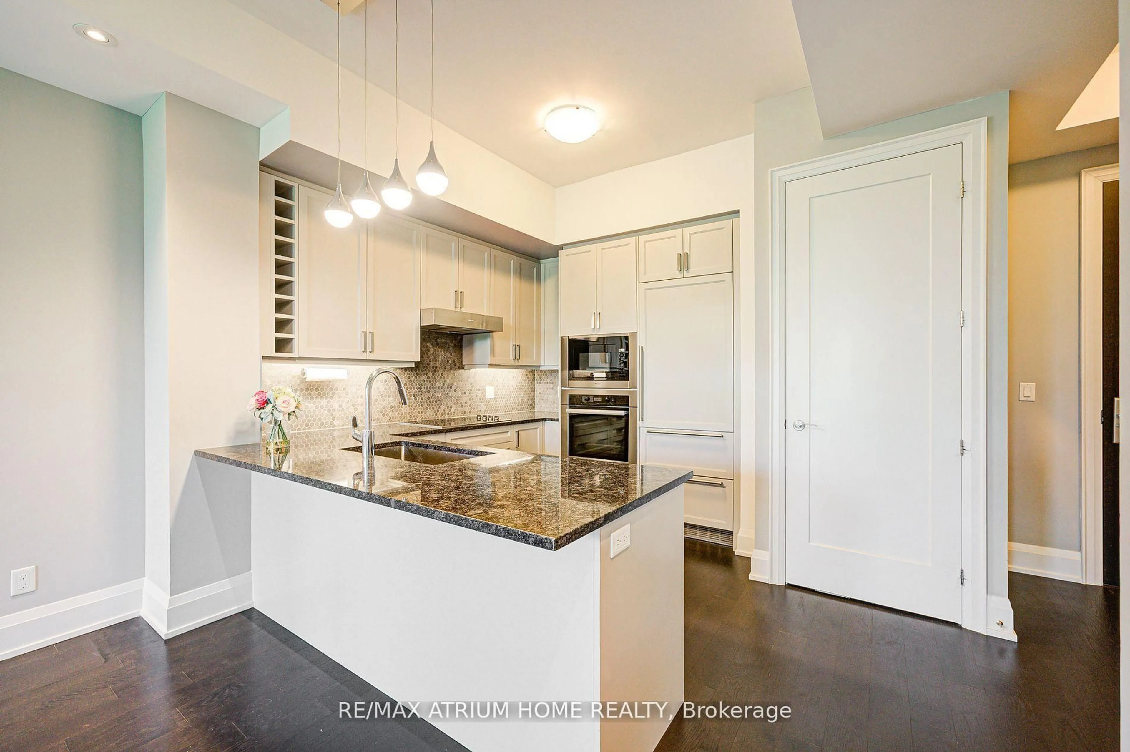 Open concept kitchen, ceramic/tile floor for 20 Fred Varley Dr #324, Markham Ontario L3R 1S4