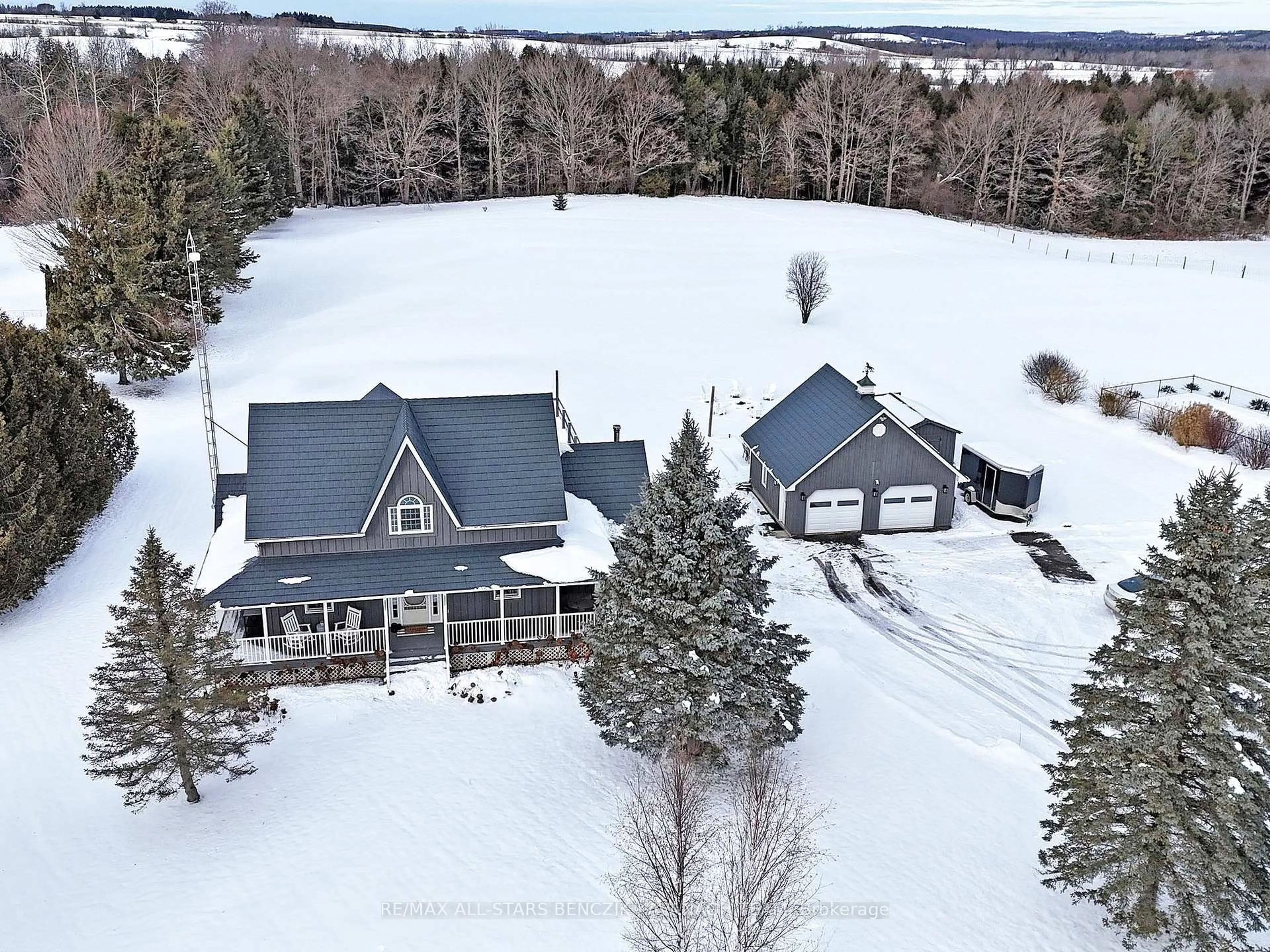 A pic from outside/outdoor area/front of a property/back of a property/a pic from drone, unknown for 736 Regional Road 13, Uxbridge Ontario L9P 1R2