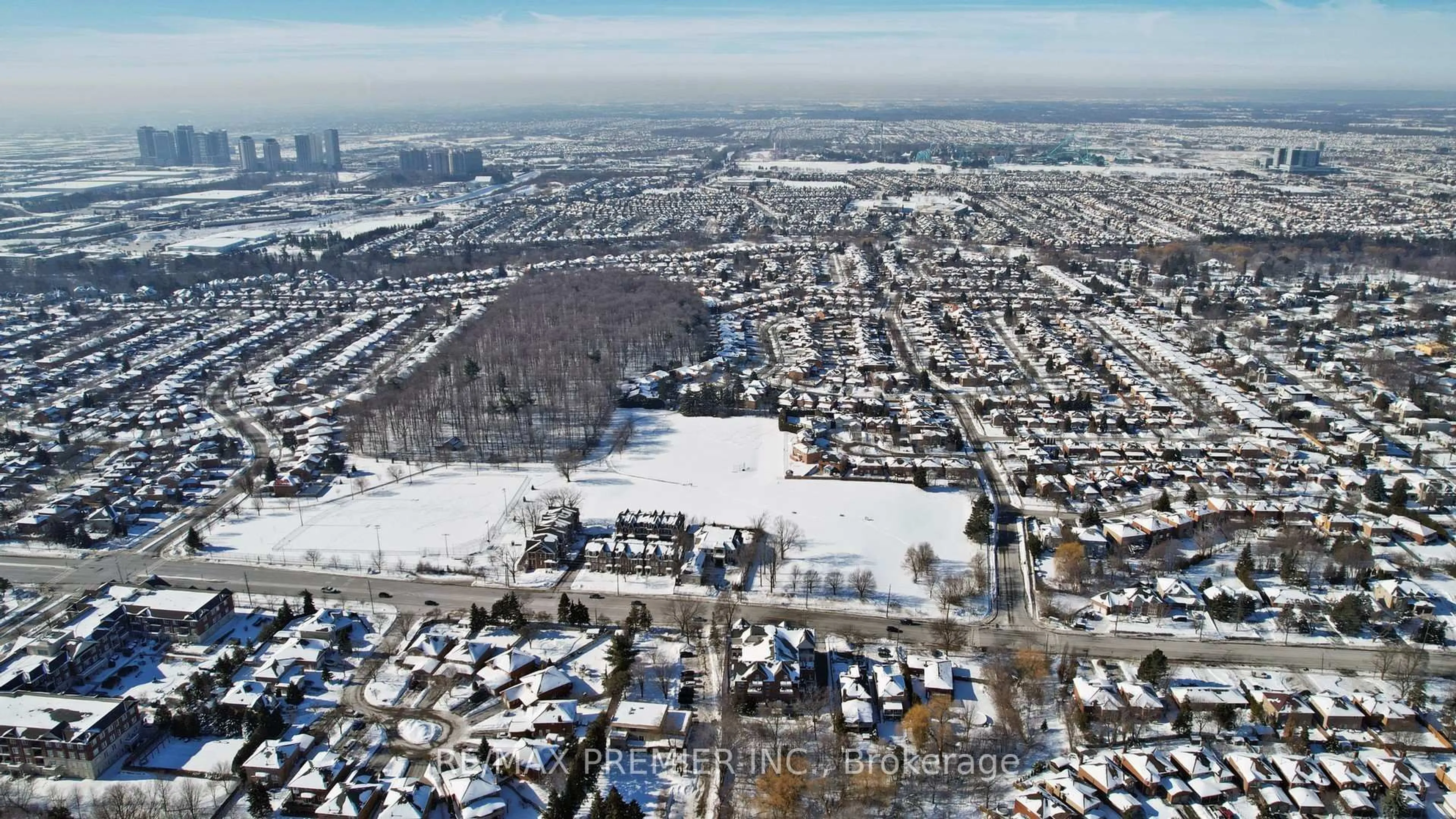 A pic from outside/outdoor area/front of a property/back of a property/a pic from drone, mountain view for 9589 Keele St #106, Vaughan Ontario L6A 5M1