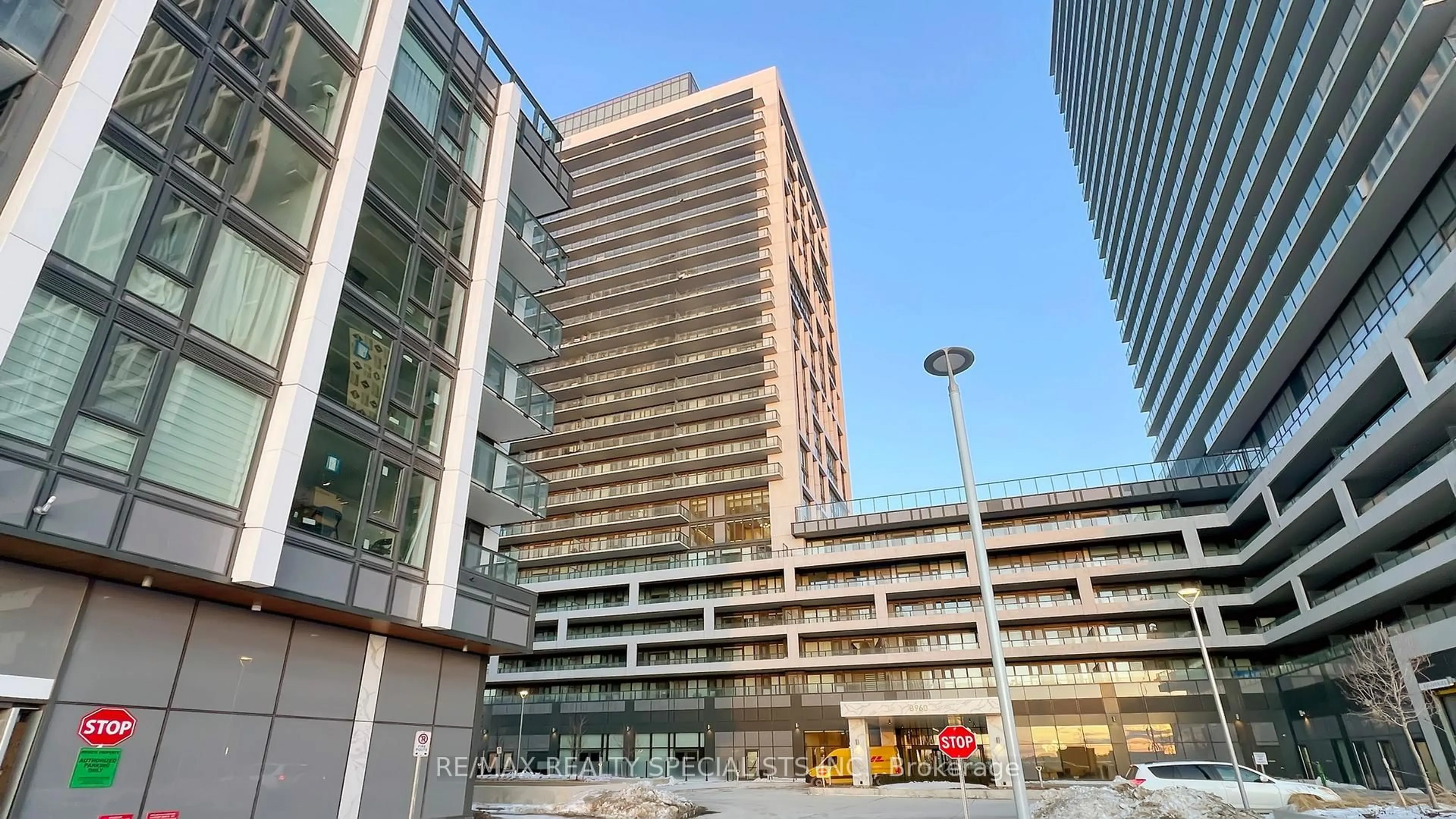 Unknown for 8960 JANE St #334, Vaughan Ontario L4K 2M9