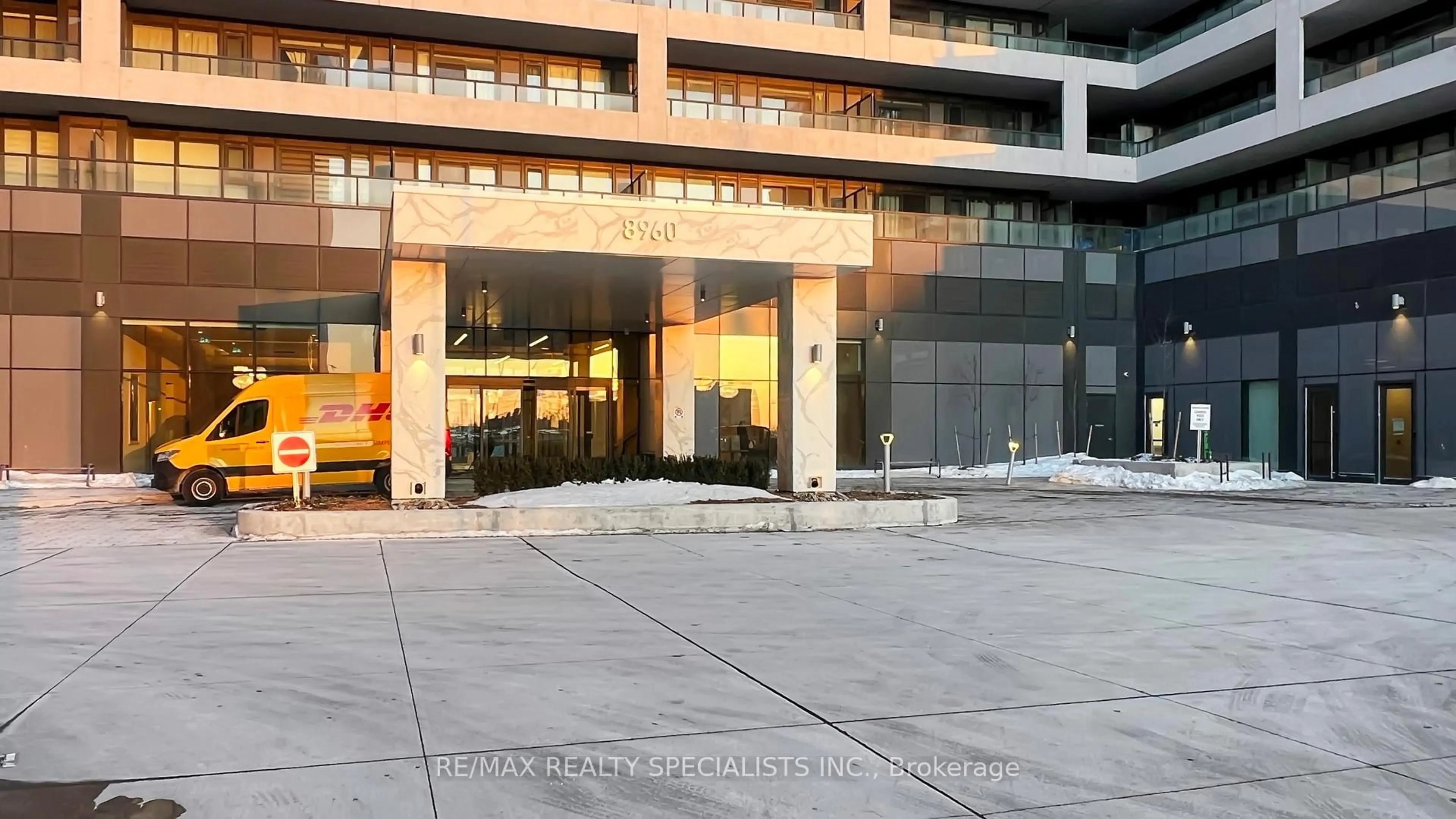 Indoor foyer for 8960 JANE St #334, Vaughan Ontario L4K 2M9