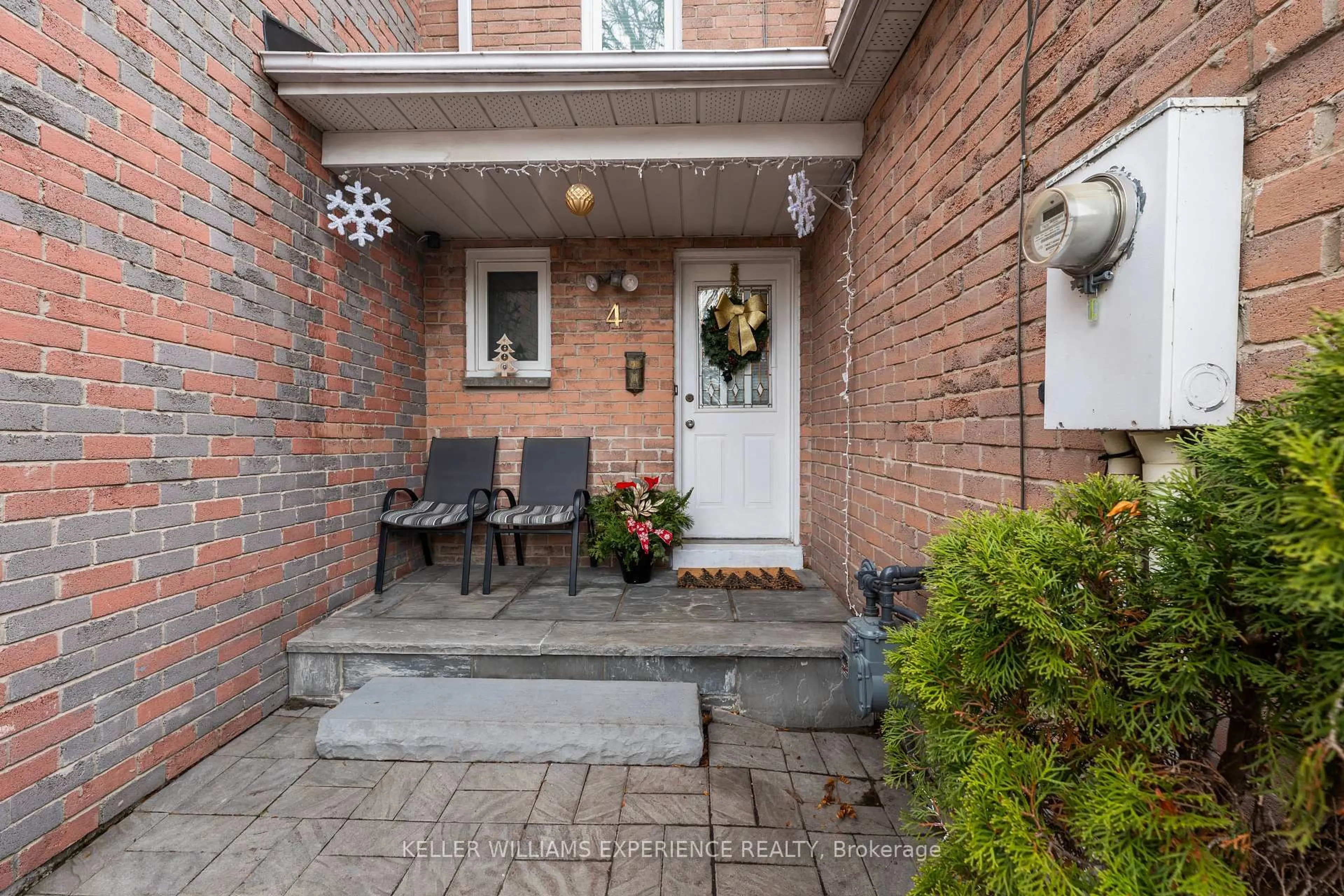 Patio, street for 4 Sunshine Dr, Richmond Hill Ontario L4C 8K8