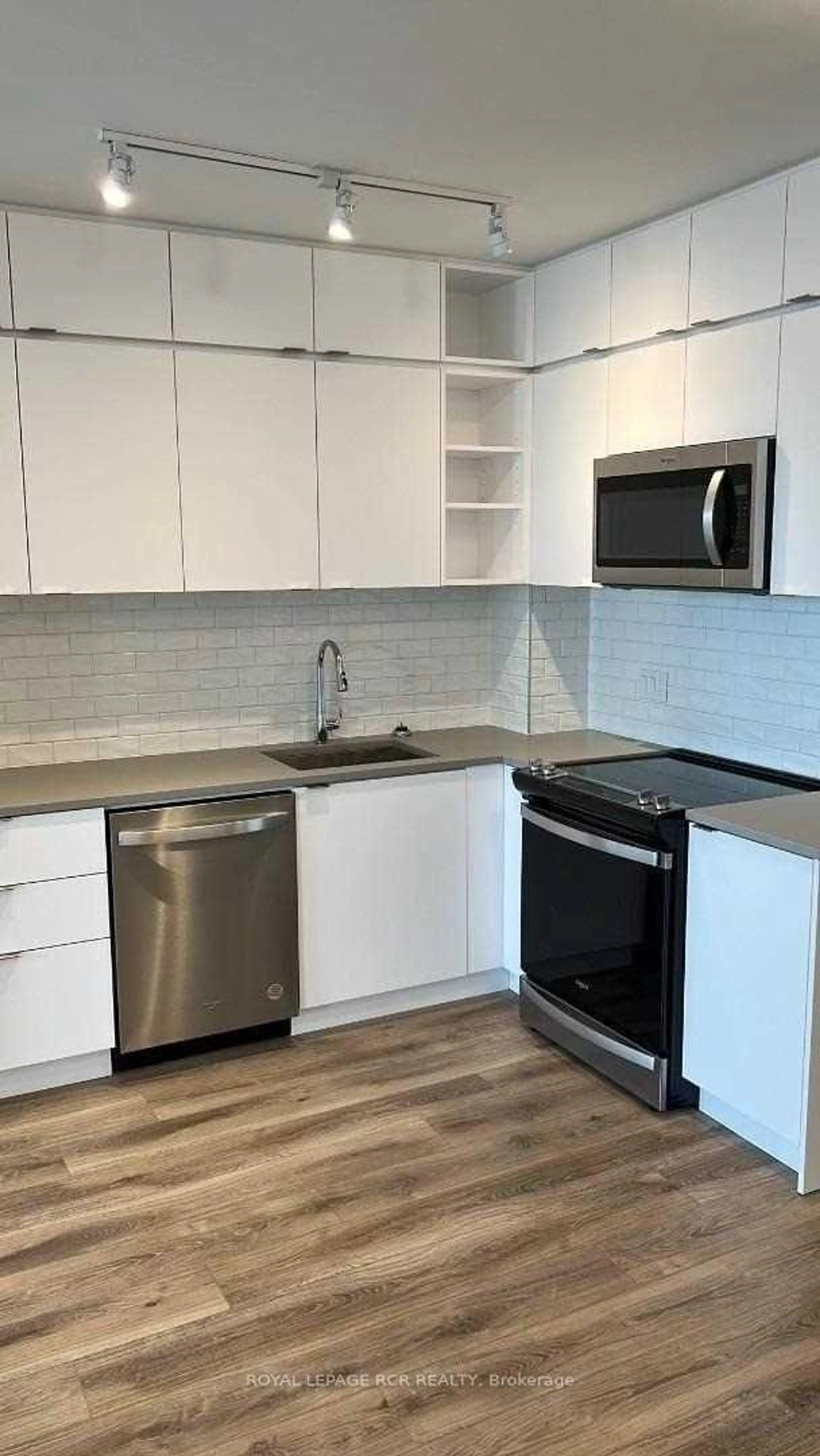 Standard kitchen, unknown for 100 Eagle Rock Way #LPH 1103, Vaughan Ontario L6A 5A7