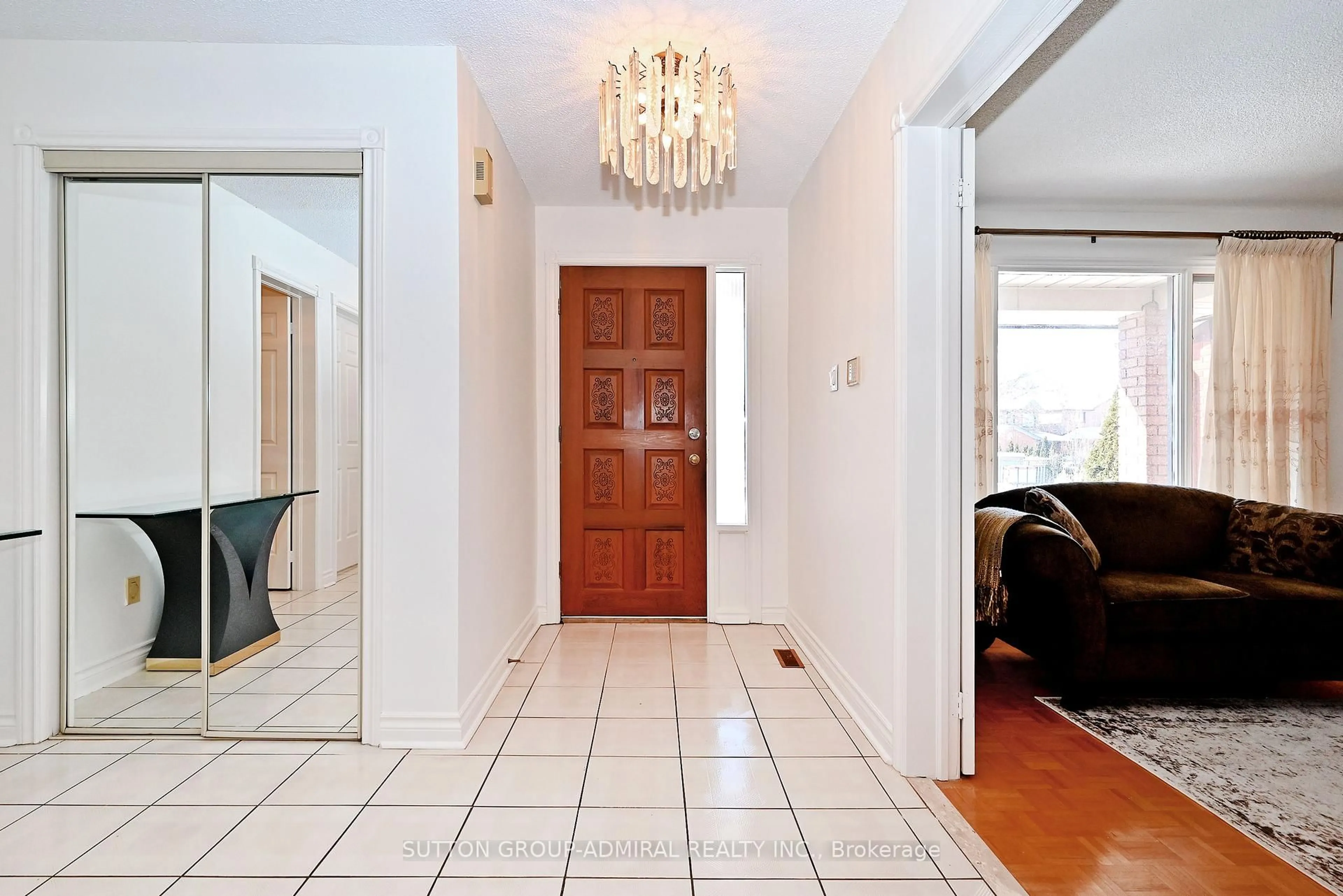 Indoor foyer for 45 Royal Garden Blvd, Vaughan Ontario L4L 7C4