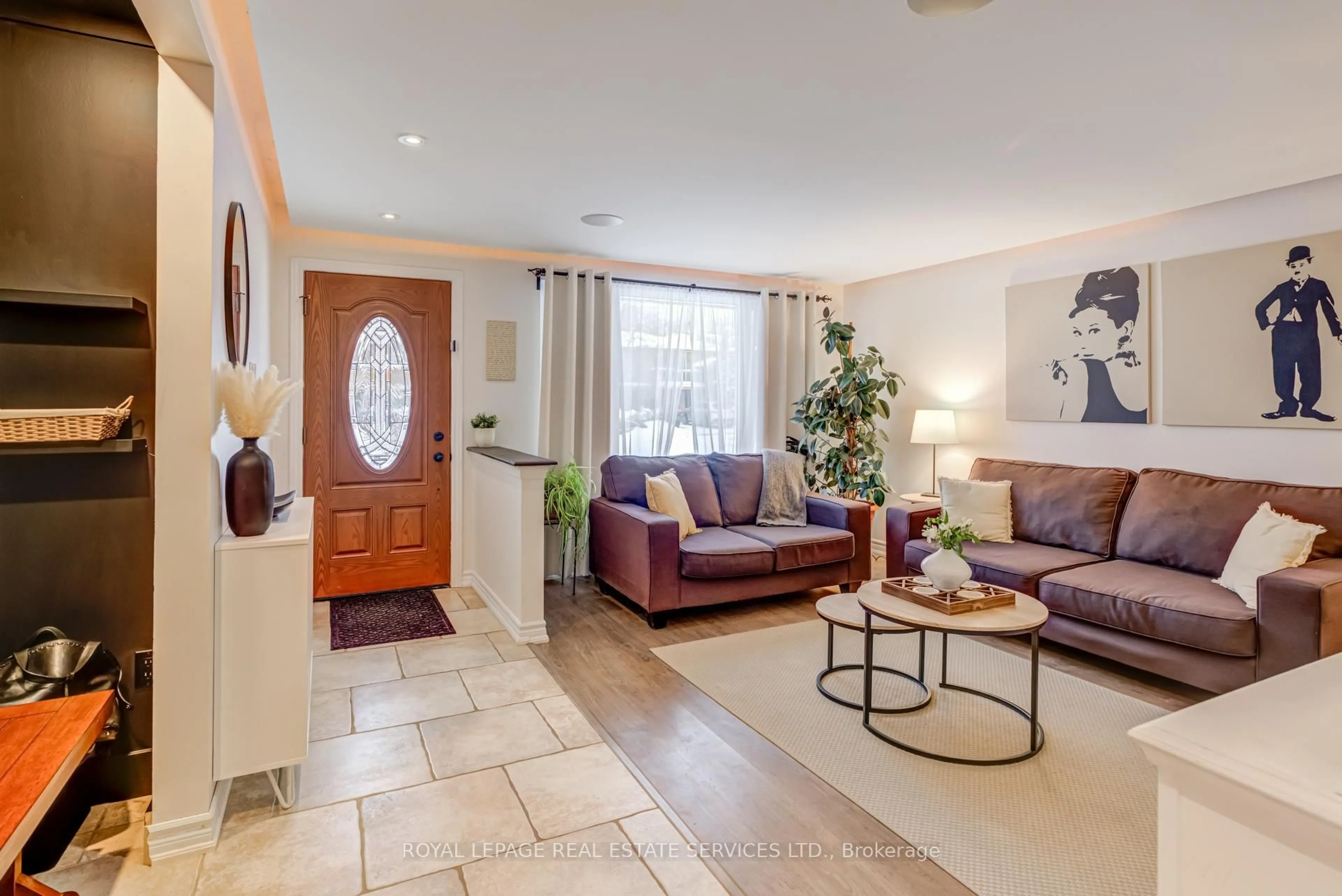 Living room with furniture, ceramic/tile floor for 268 Britannia Ave, Bradford West Gwillimbury Ontario L3Z 1A7