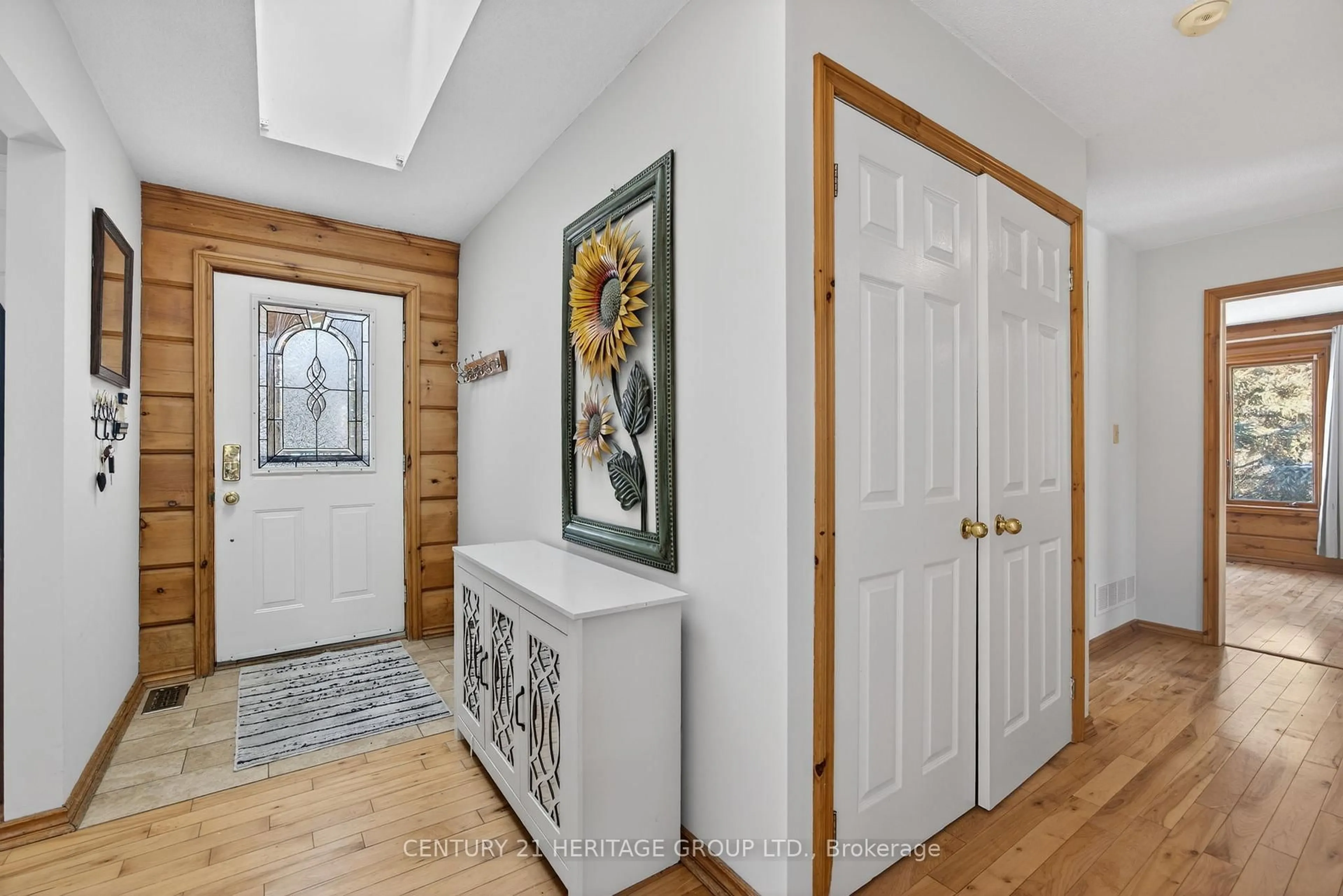 Indoor entryway for 6675 Scotch Line, Essa Ontario L9R 1V2