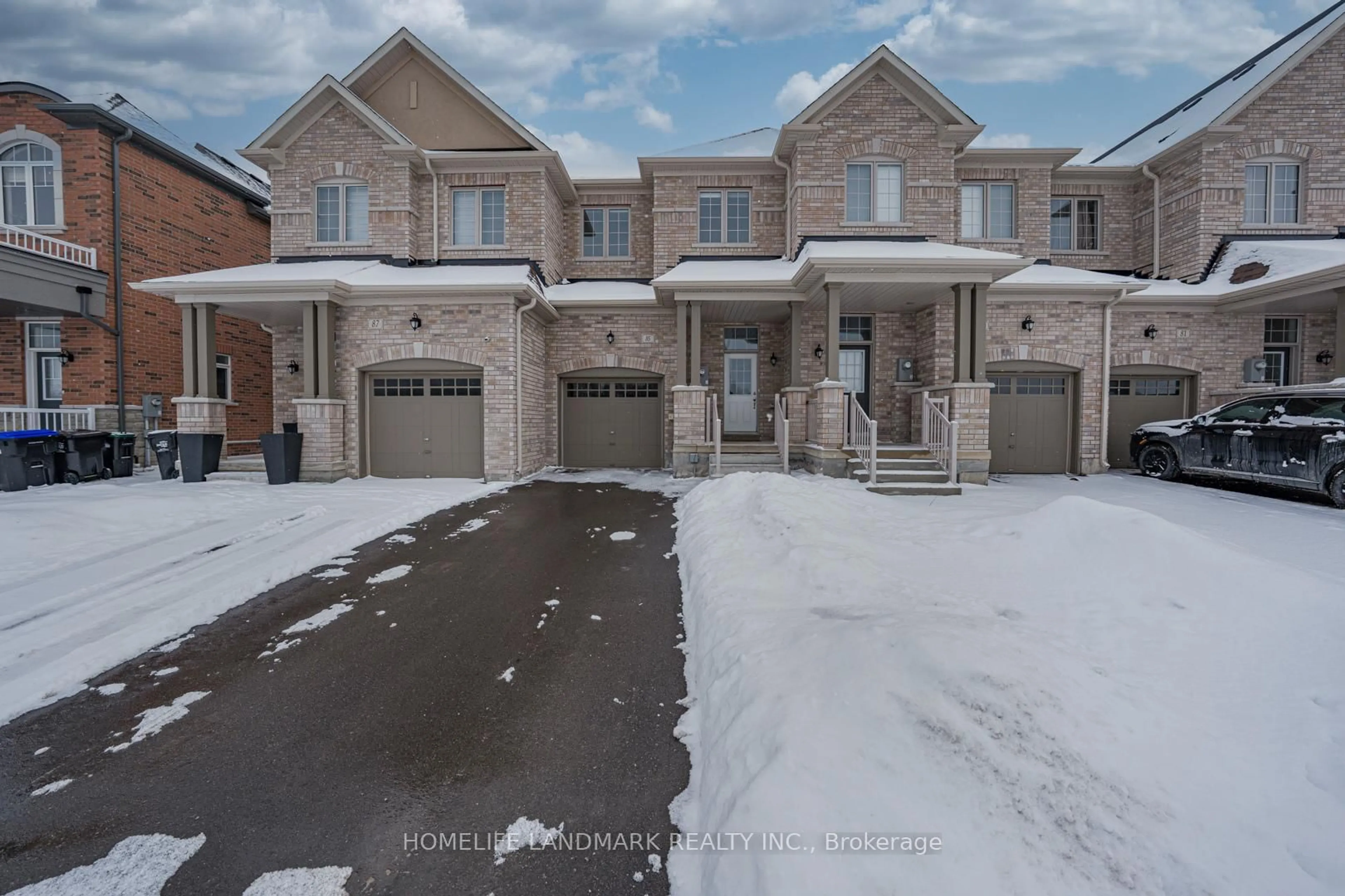 A pic from outside/outdoor area/front of a property/back of a property/a pic from drone, street for 85 Jonkman Blvd, Bradford West Gwillimbury Ontario L3Z 4J9
