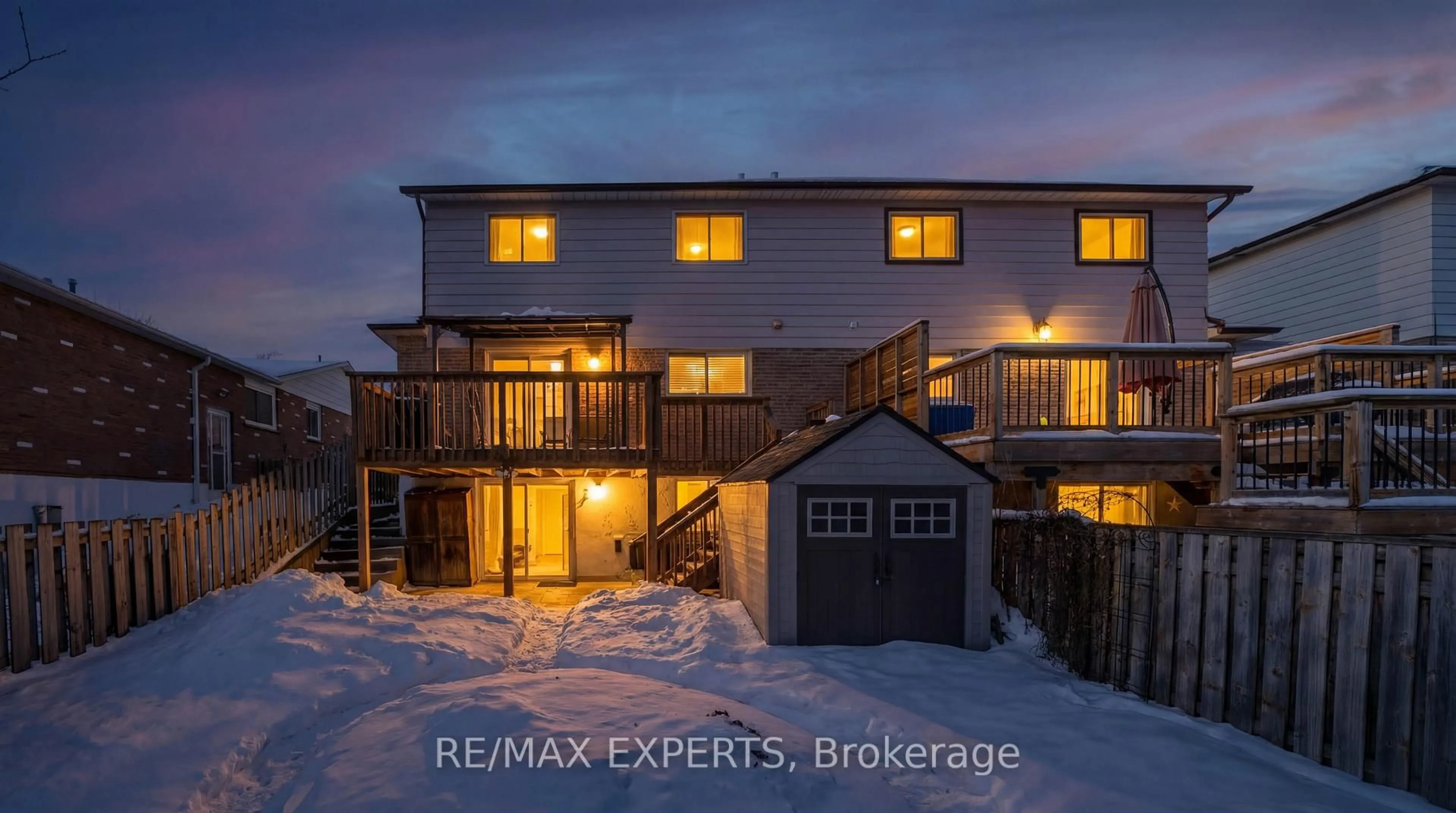 A pic from outside/outdoor area/front of a property/back of a property/a pic from drone, street for 266 Britannia Ave, Bradford West Gwillimbury Ontario L3Z 1A7