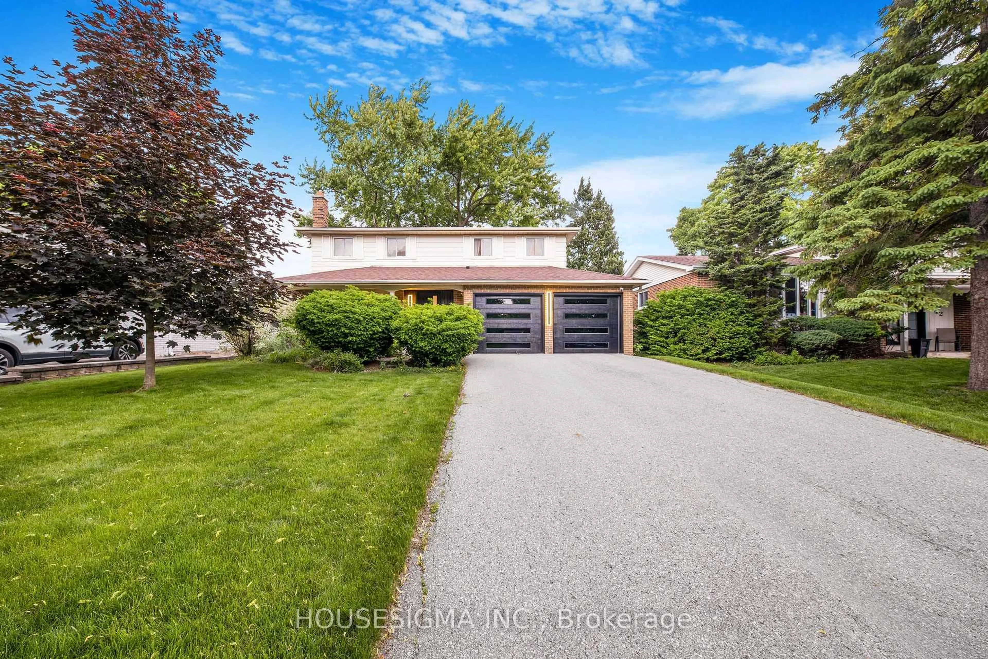 A pic from outside/outdoor area/front of a property/back of a property/a pic from drone, street for 50 Royal Orchard Blvd, Markham Ontario L3T 3C5