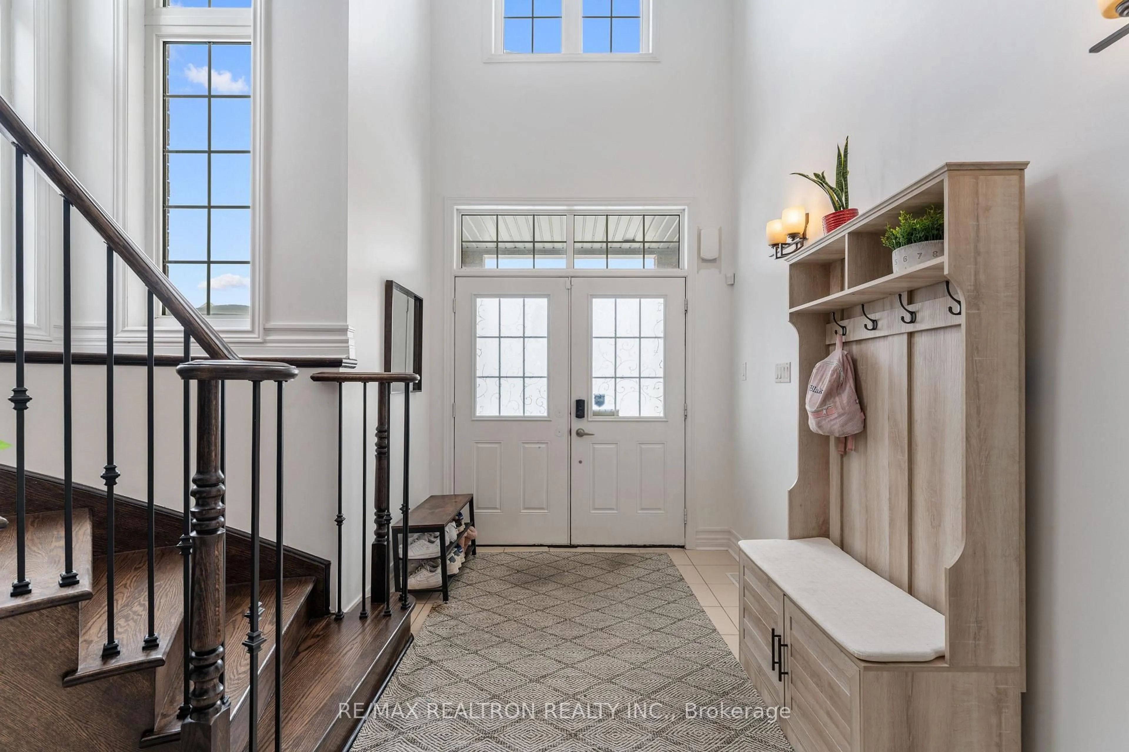 Indoor entryway for 34 Nature Way Cres, Newmarket Ontario L9N 0A7