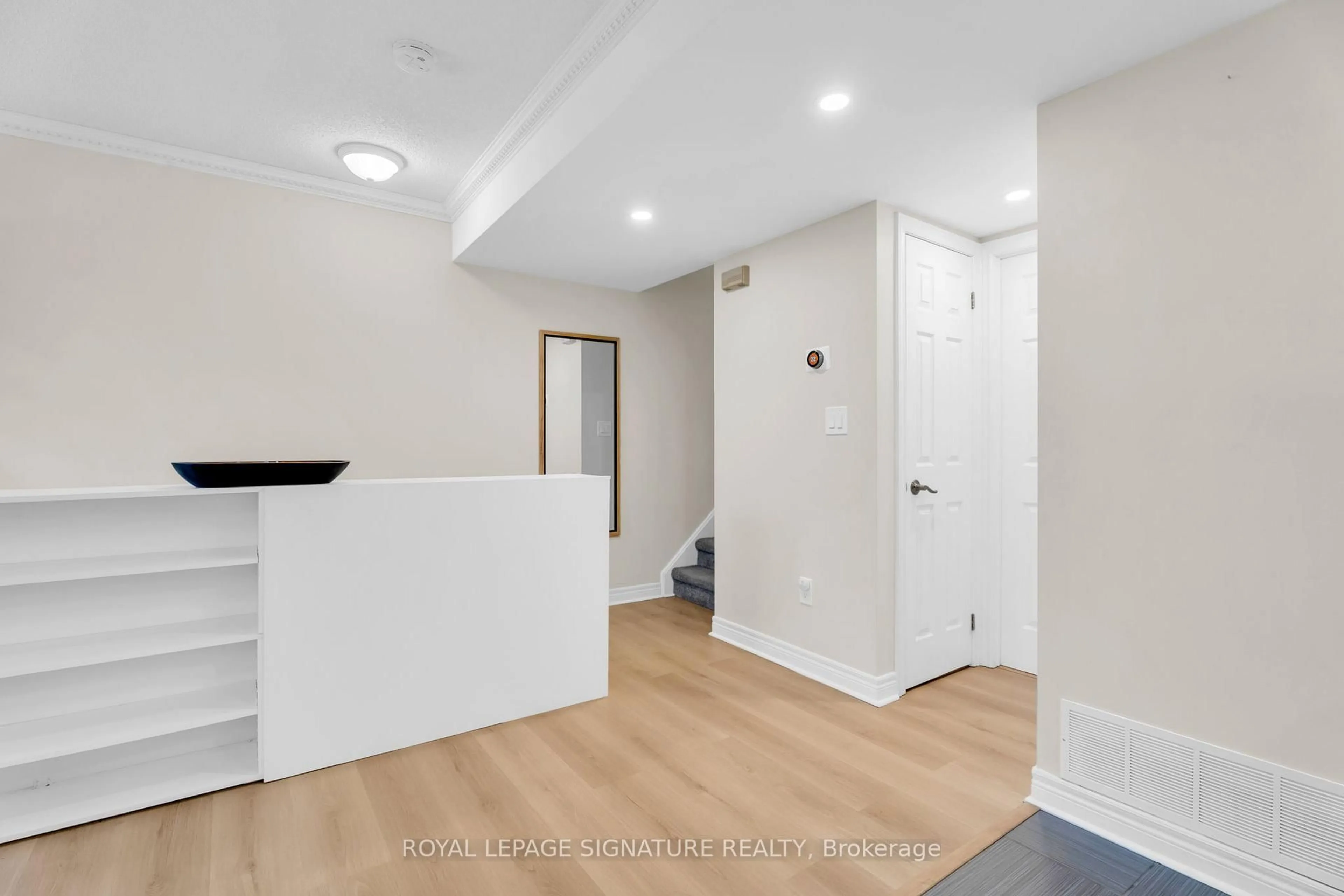 Unknown for 75 Weldrick Rd #312, Richmond Hill Ontario L4C 0H9