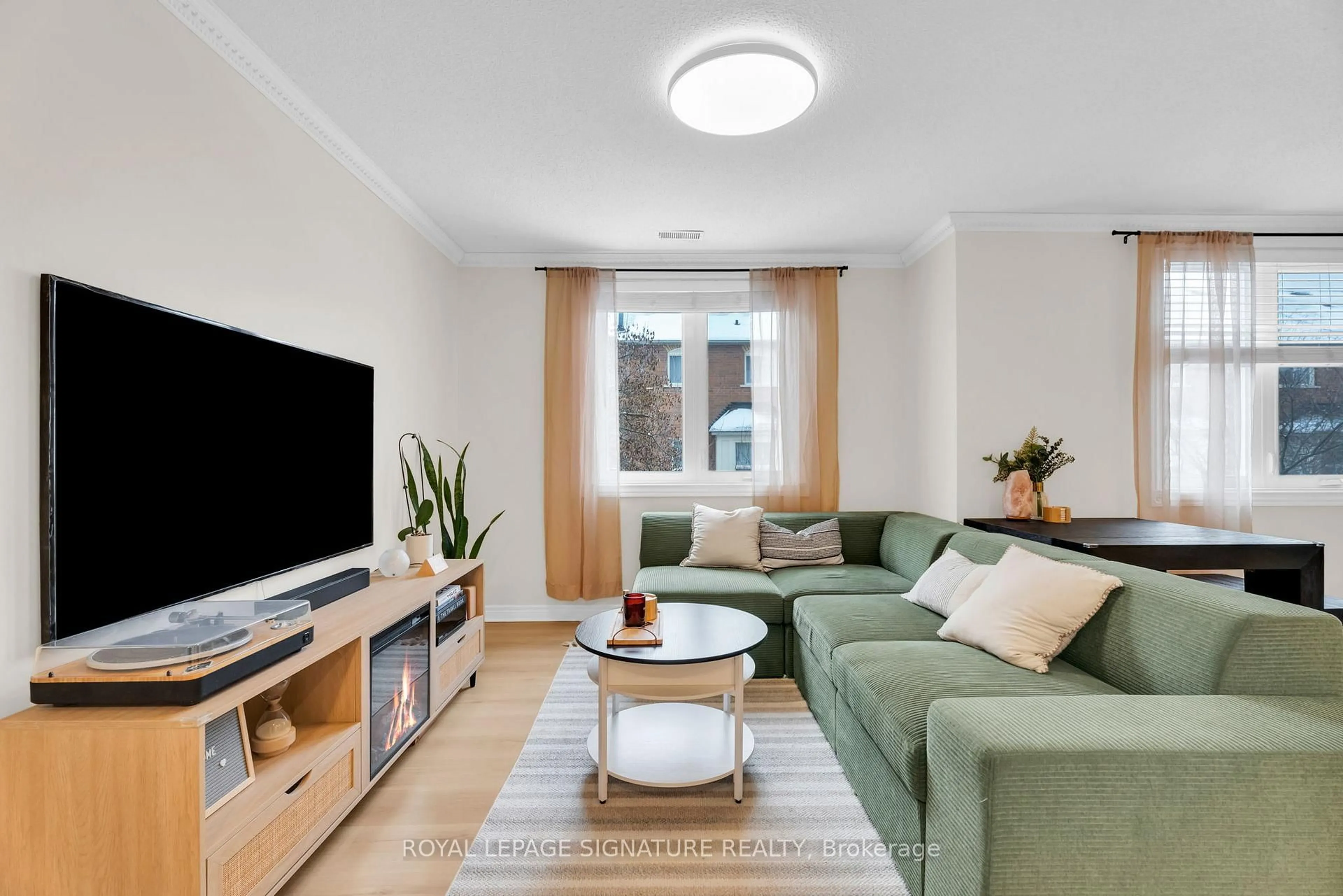 Living room with furniture, unknown for 75 Weldrick Rd #312, Richmond Hill Ontario L4C 0H9