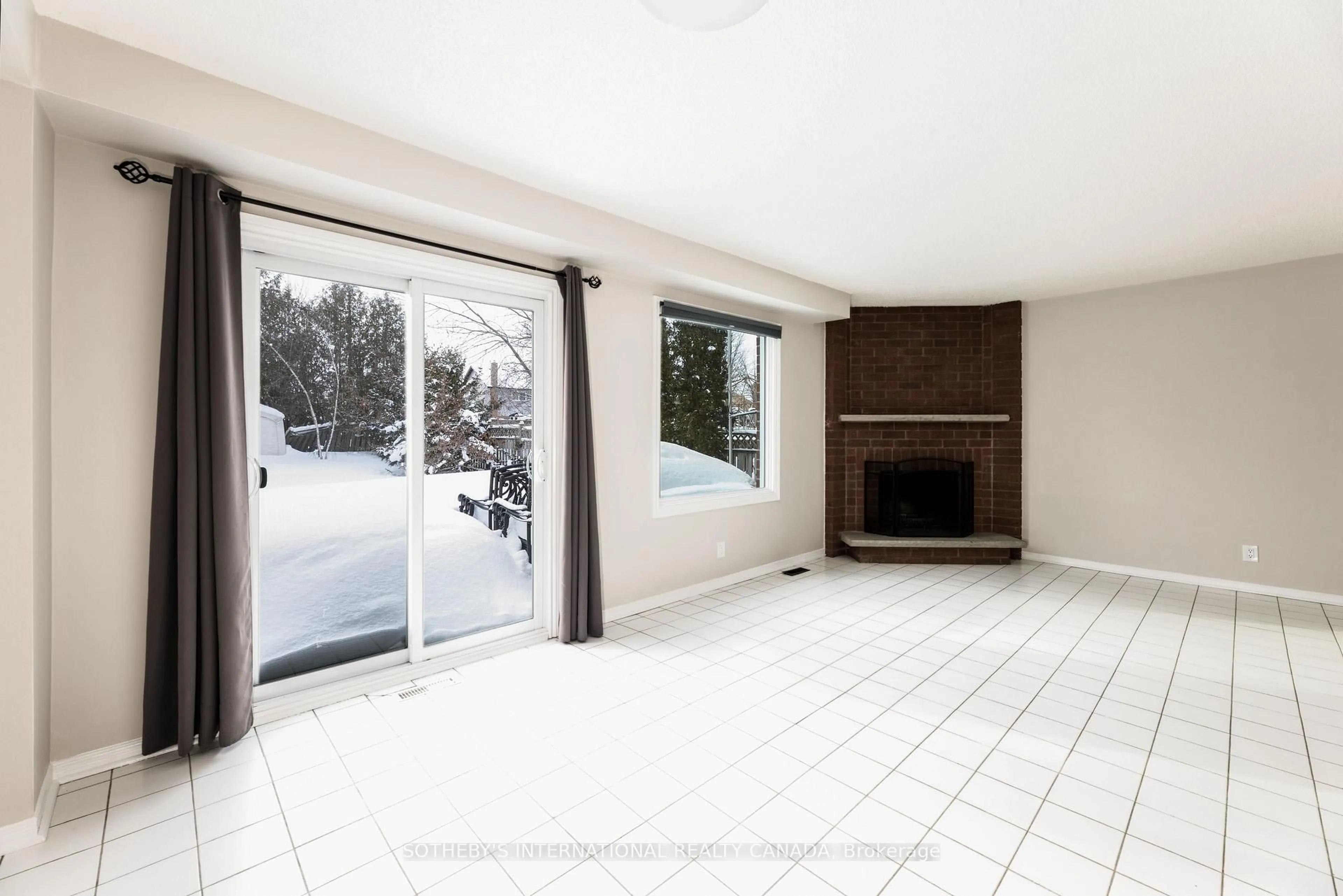 Unknown for 36 Ailsa Dr, Georgina Ontario L4P 3N5