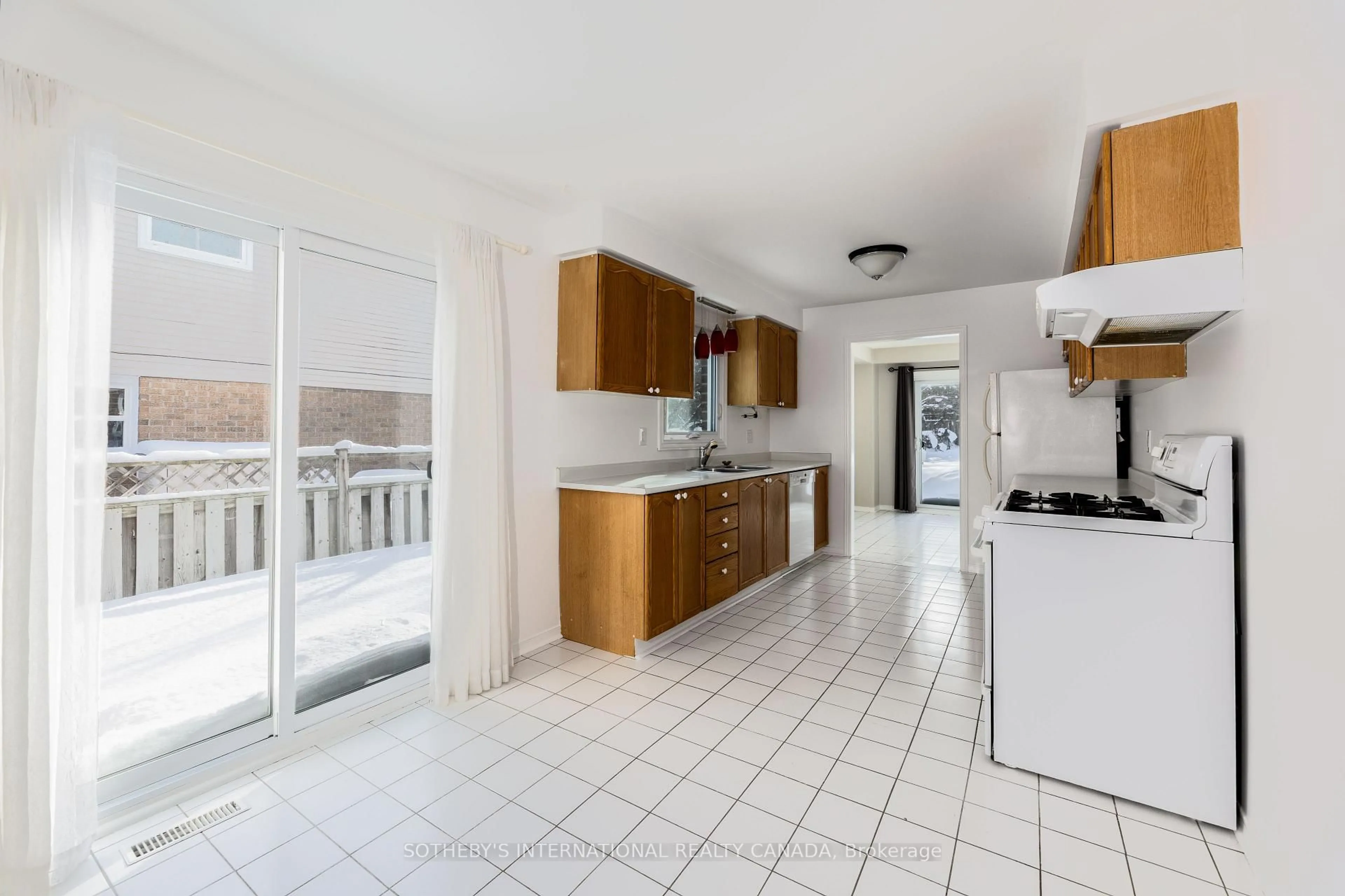 Unknown for 36 Ailsa Dr, Georgina Ontario L4P 3N5