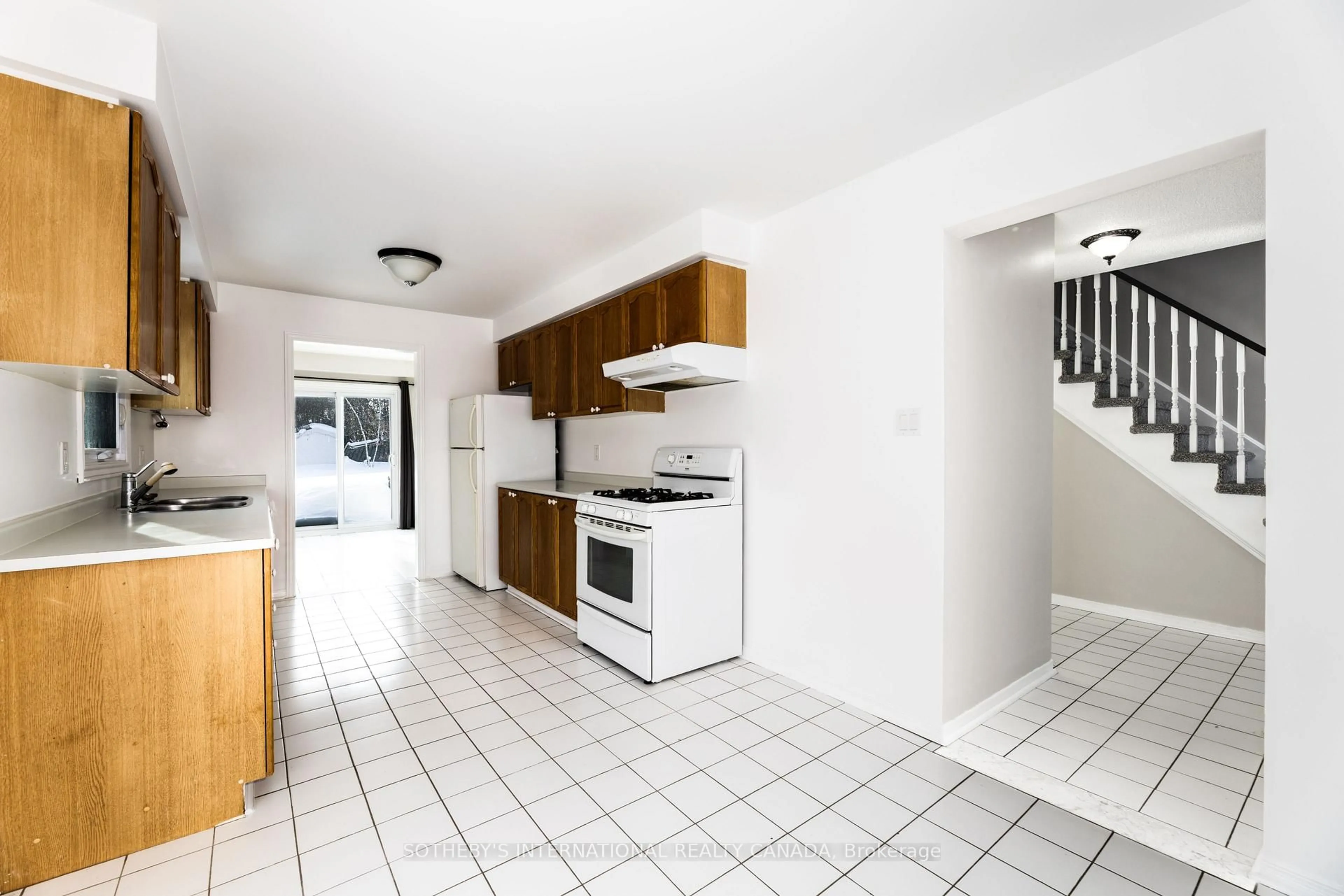 Standard kitchen, ceramic/tile floor for 36 Ailsa Dr, Georgina Ontario L4P 3N5