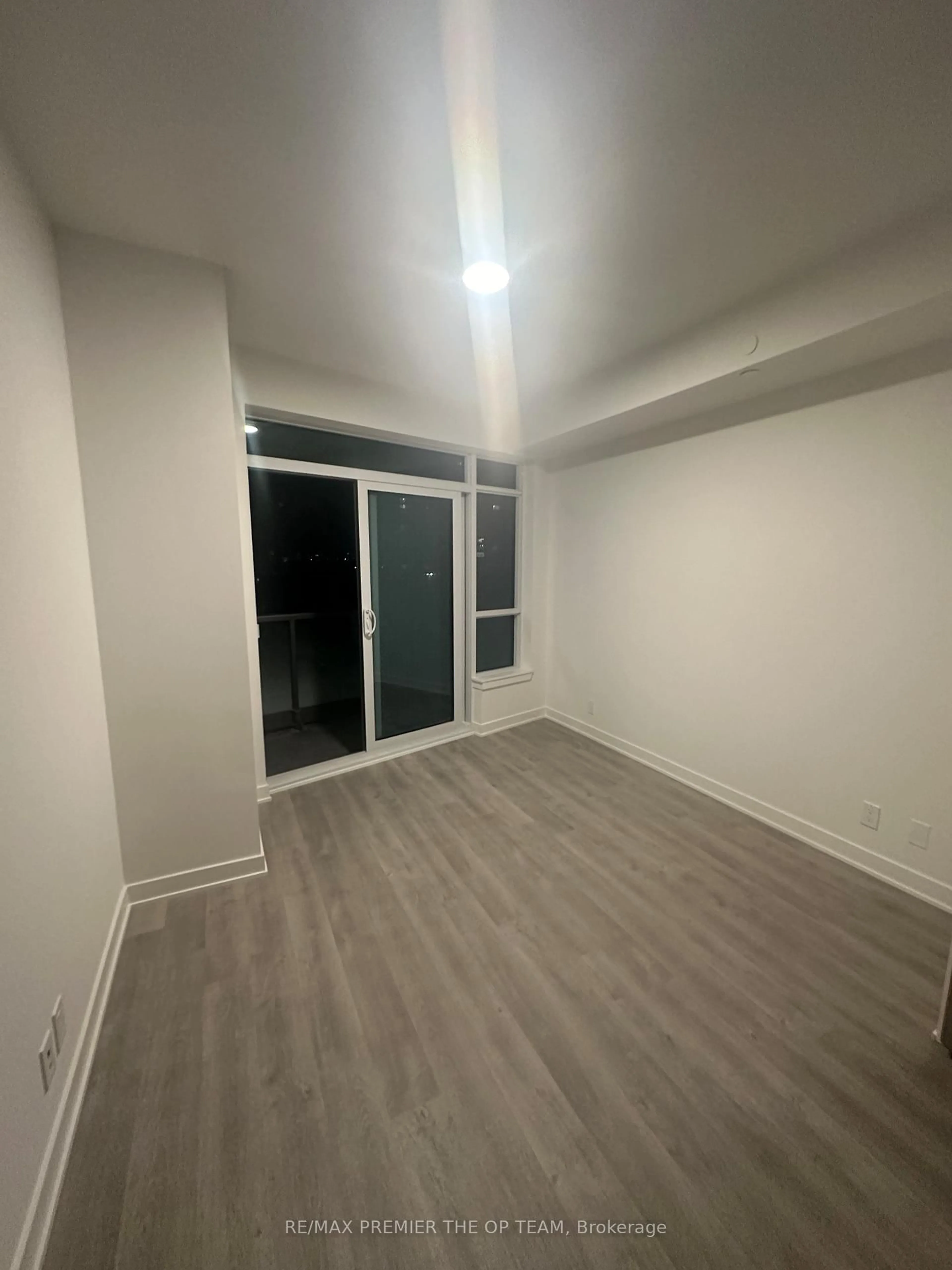 A pic of a room for 30 Upper Mall Way #403, Vaughan Ontario L4J 0L7