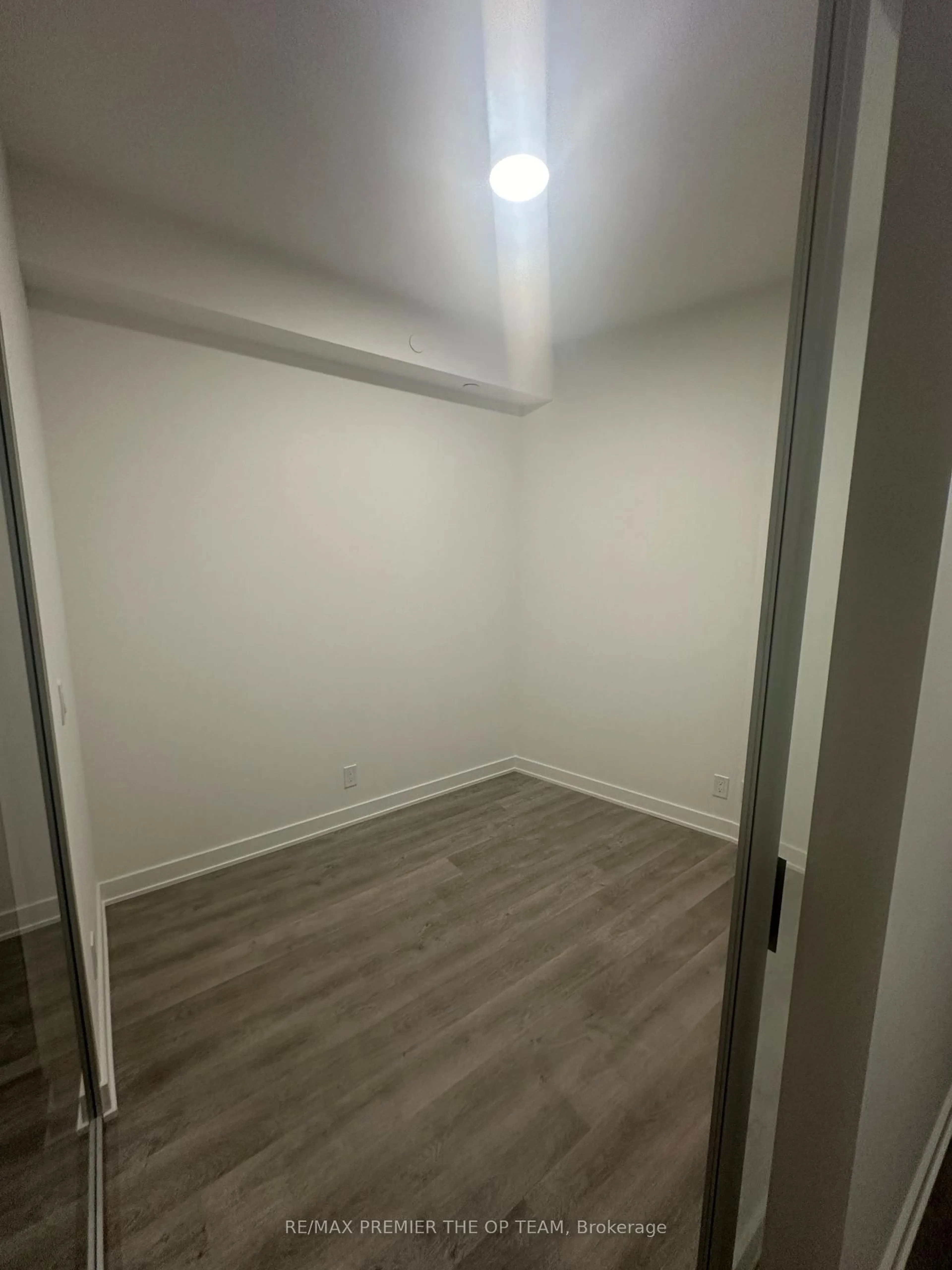 A pic of a room for 30 Upper Mall Way #403, Vaughan Ontario L4J 0L7